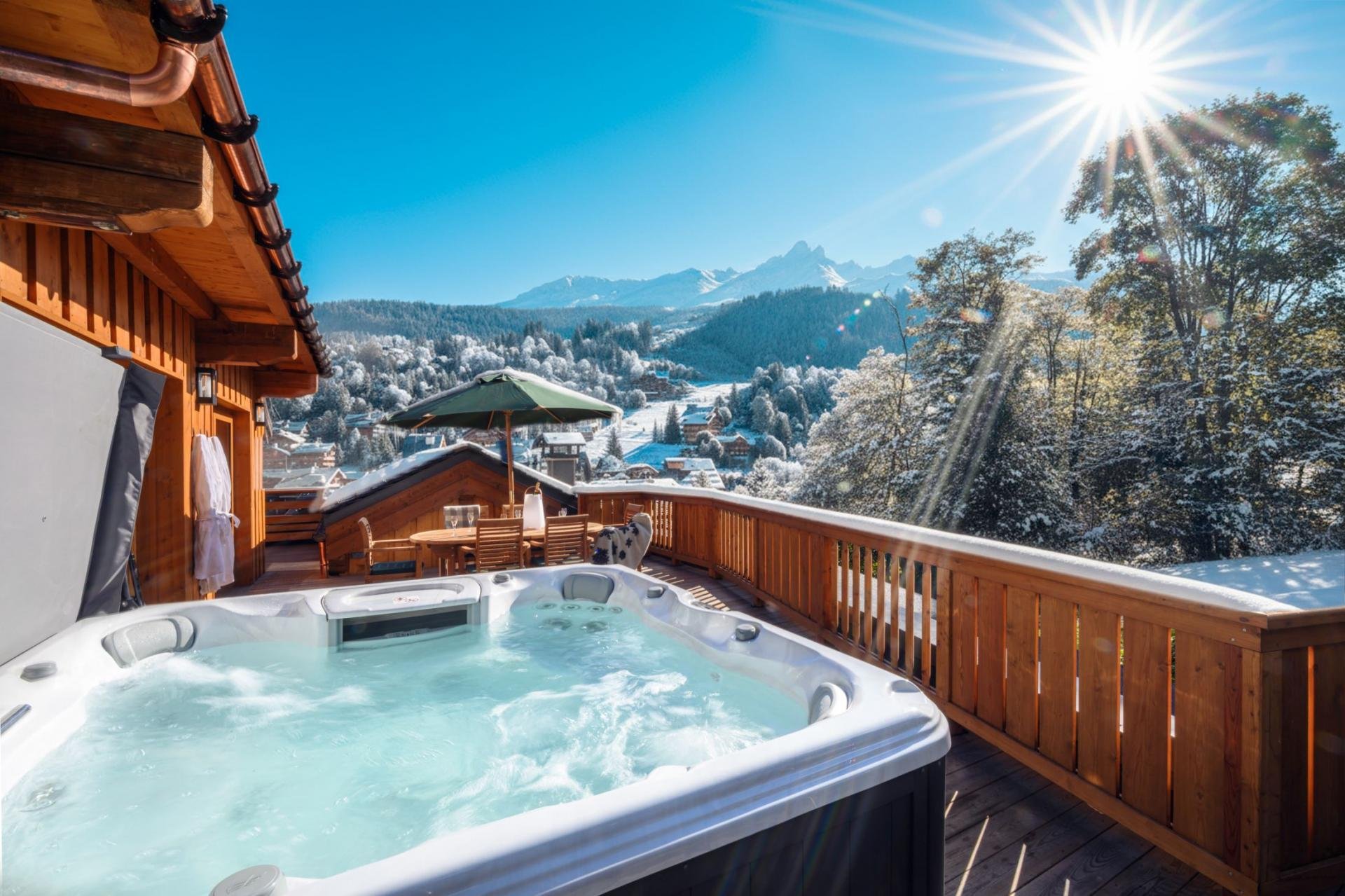 Chalet Indiana - Hot Tub.jpg