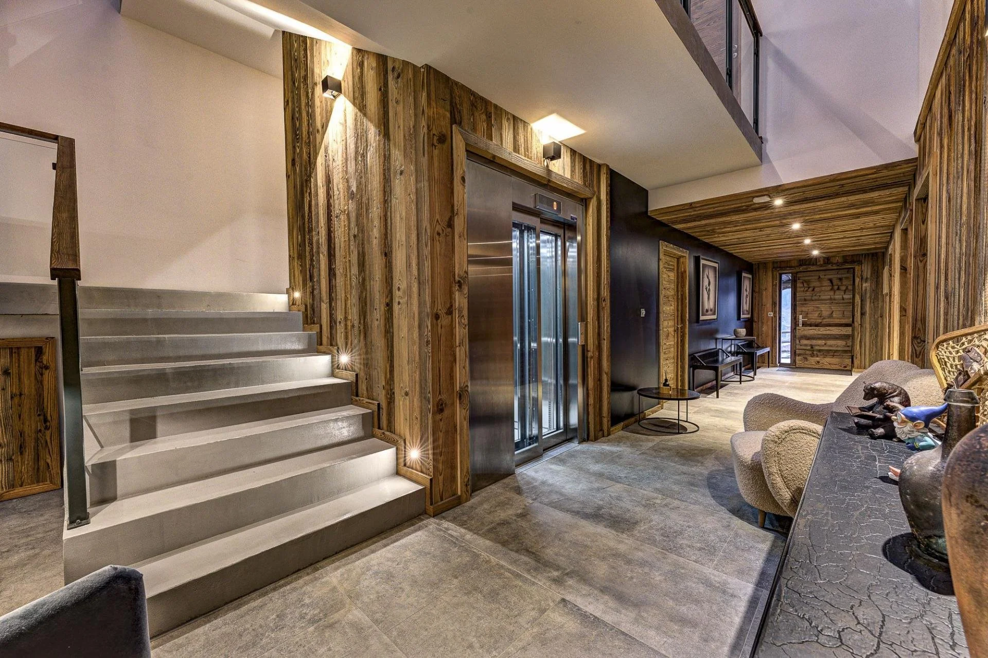 Chalet Goldilocks - Hallway.jpg
