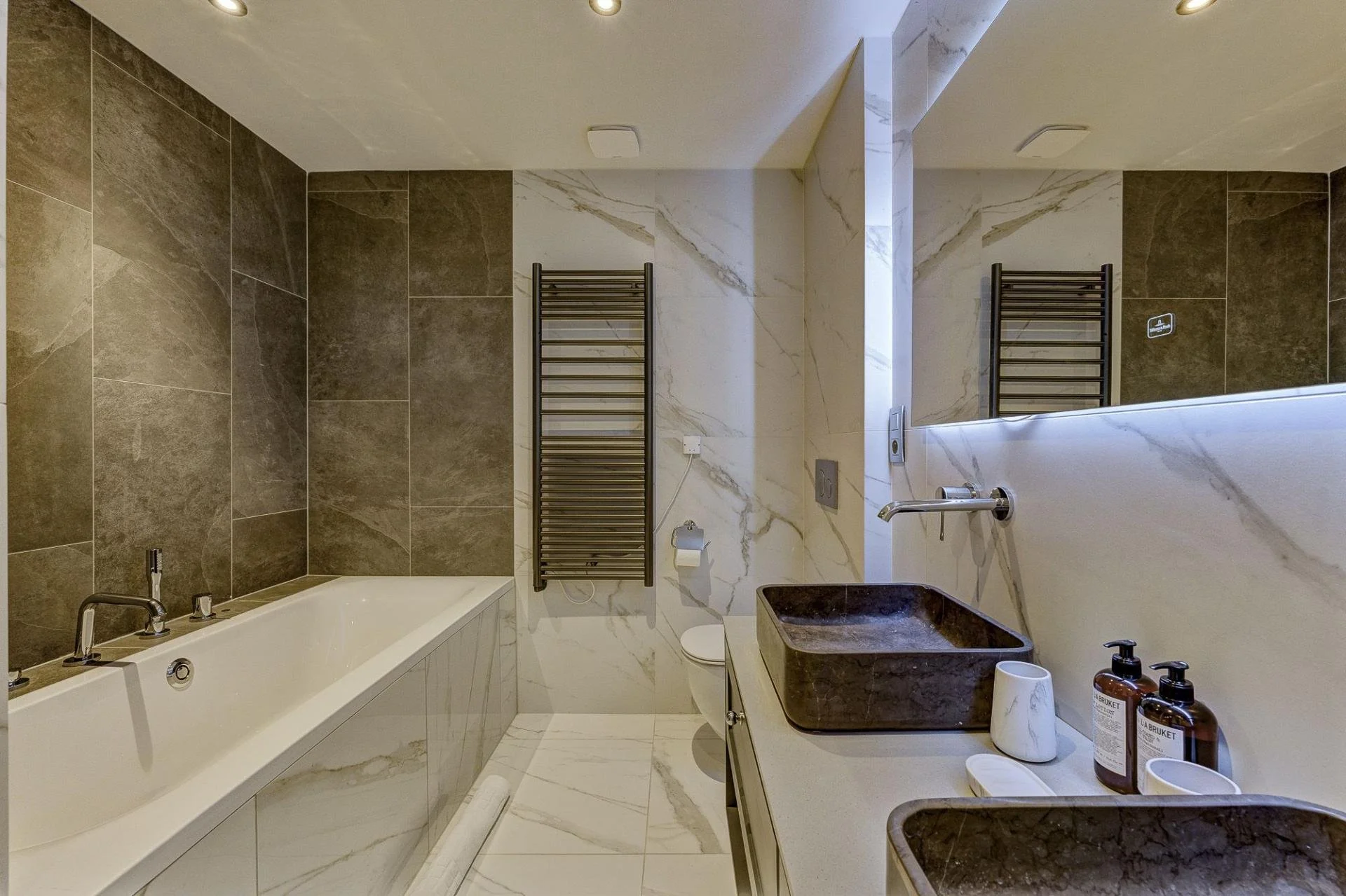 Chalet Goldilocks - Bathroom.jpg
