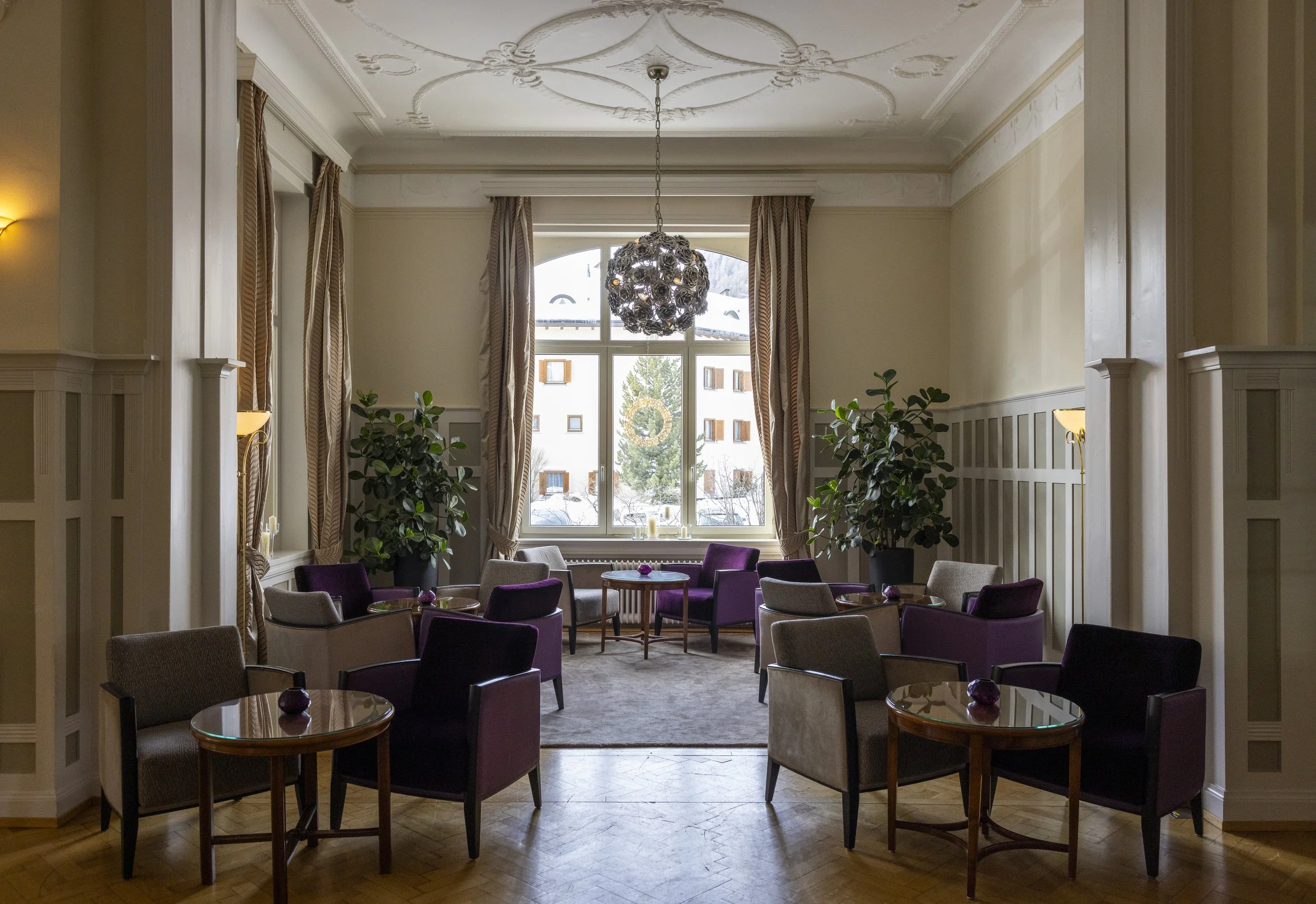 Cresta Palace - Lobby.jpg