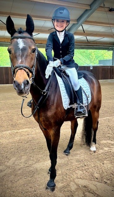 Loïs Prohn & manegepony Enzo Knol