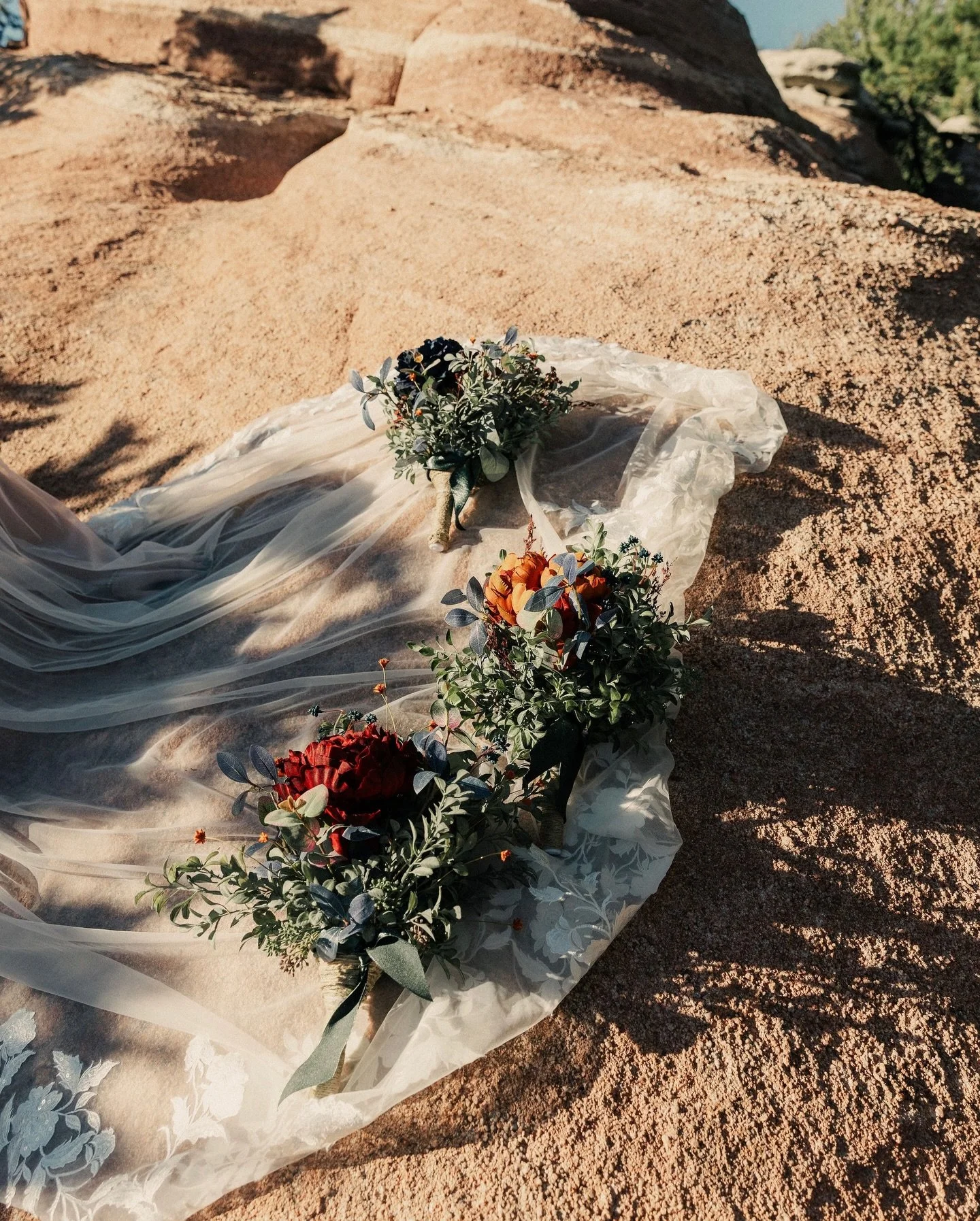 Jake and Leah&rsquo;s fall wedding in Manitou Springs, Colorado. Truly a day full of so much joy and laughter!! 

Venue: @wedgewood.craftwoodpeak 

&bull;

&bull;

🏷️: Colorado wedding photographer, Colorado wedding, wedding inspiration, wedding det