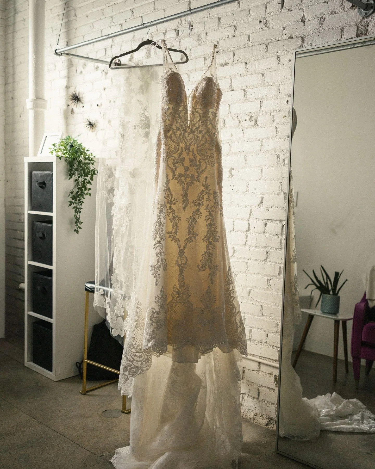 Detail photos that tell the story of a wedding day. 🌹 Can&rsquo;t help but share more from this beautiful February wedding!!

Planner: @vivaeventplanningco 
Venue: @skylight.828 
Catering: @lovepopexperience 
DJ: @zapendentertainment 

&bull;

&bull