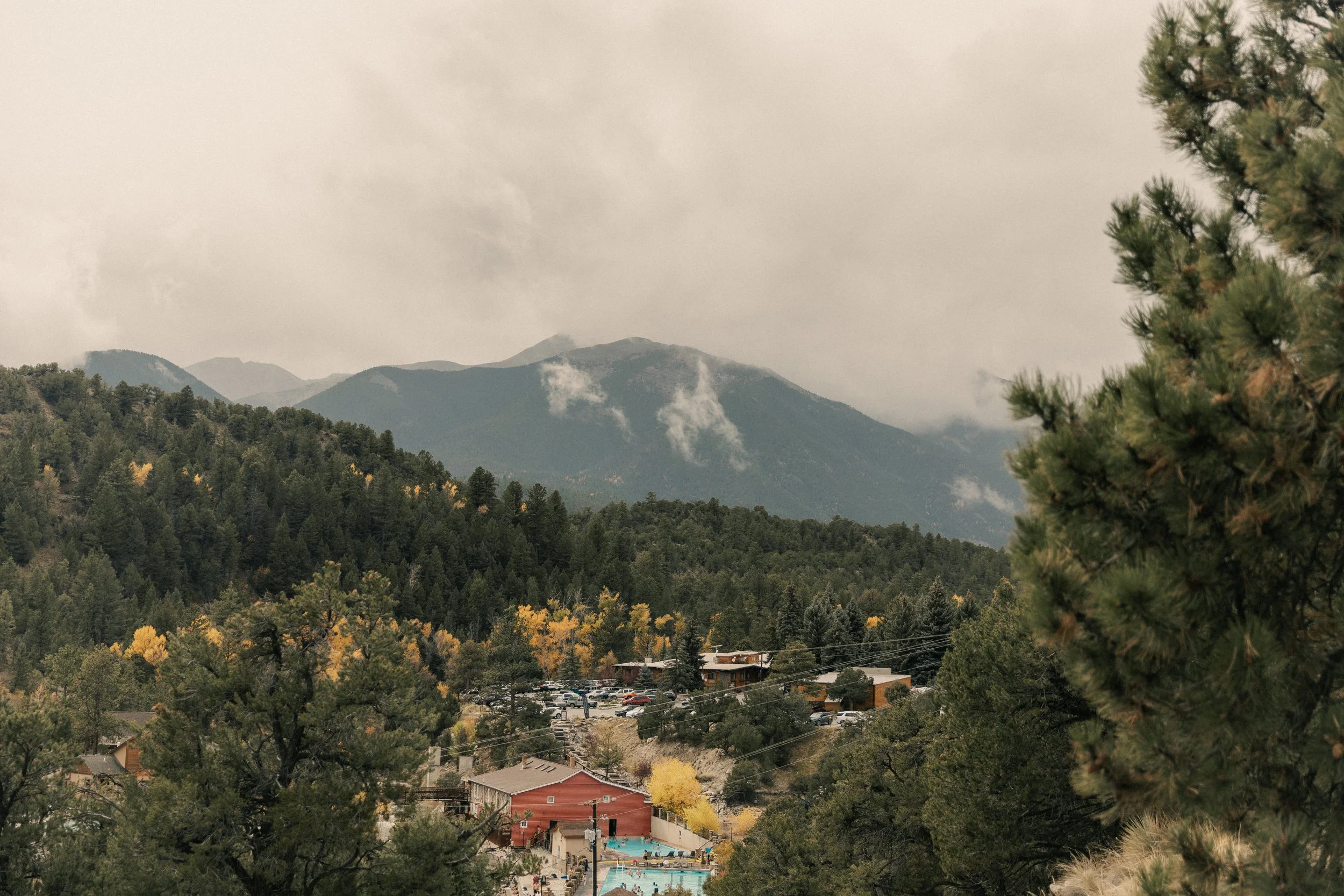 Fall elopement at Twin Lakes in Colorado