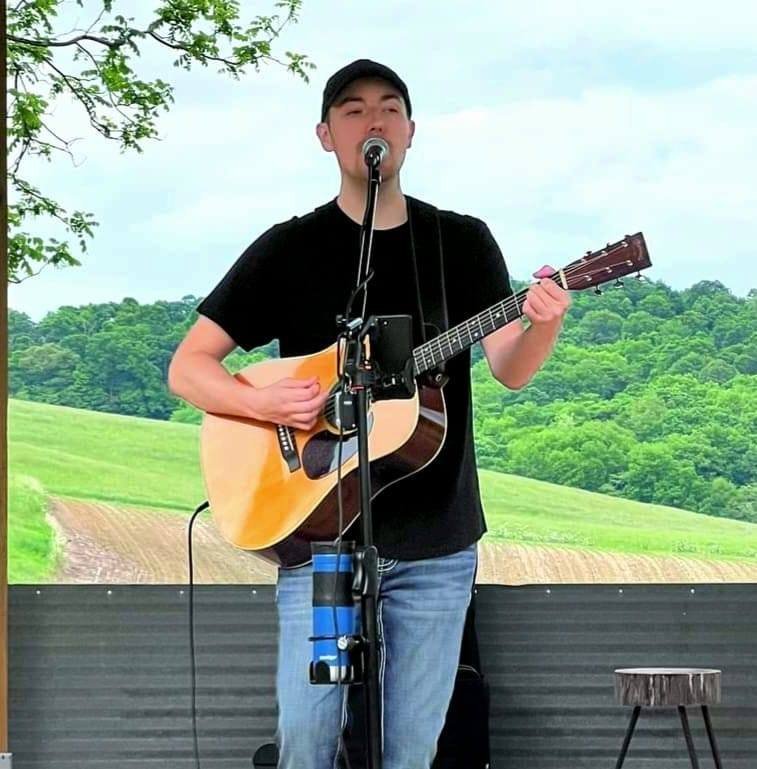 Taylor Schlupp Live At Bucyrus Taphouse