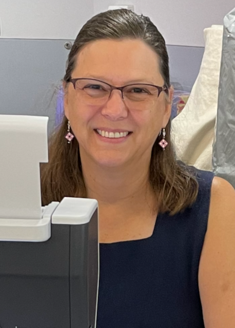 Lecture speaker Gretchen Keller at a sewing machine.