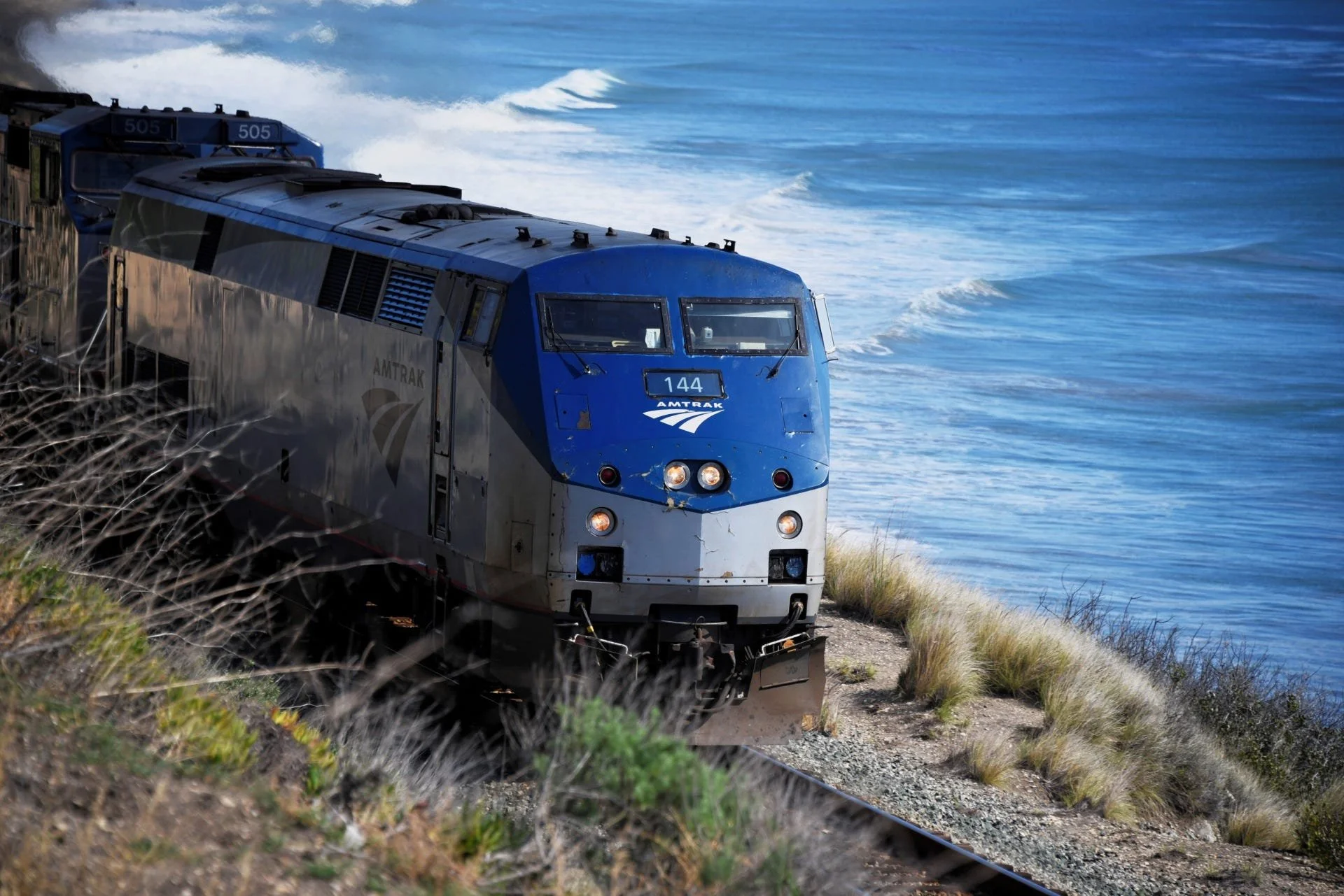 Coast Starlight and its dining car,