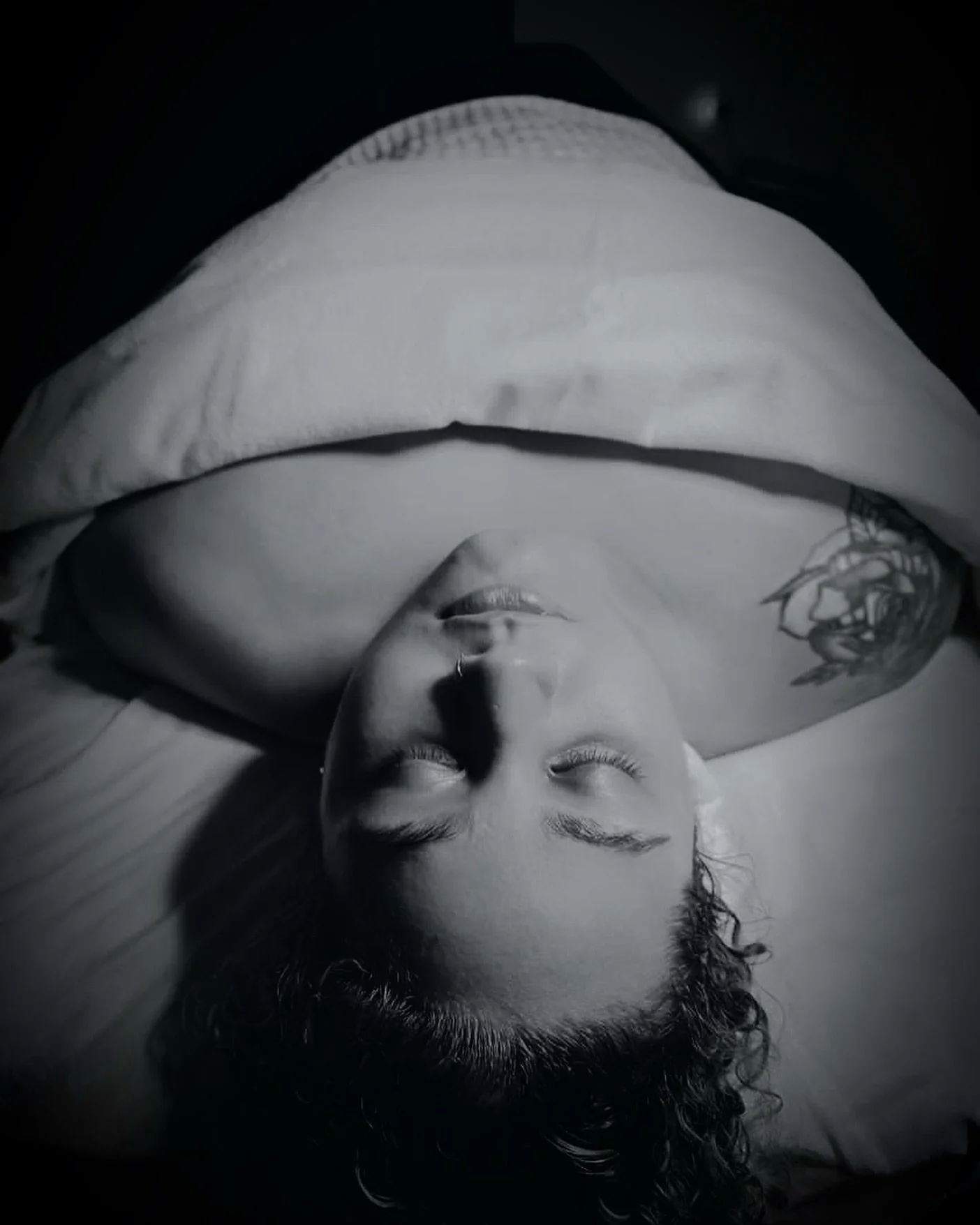 ⚜️Stop being curious and get a facial babe! Your skin deserves this experience 

⚜️This angel has combination reactive skin.  Sensitive to touch and some active ingredients. 

⚜️Here&rsquo;s the pickle 🥒, her skin needs to be properly exfoliated bef