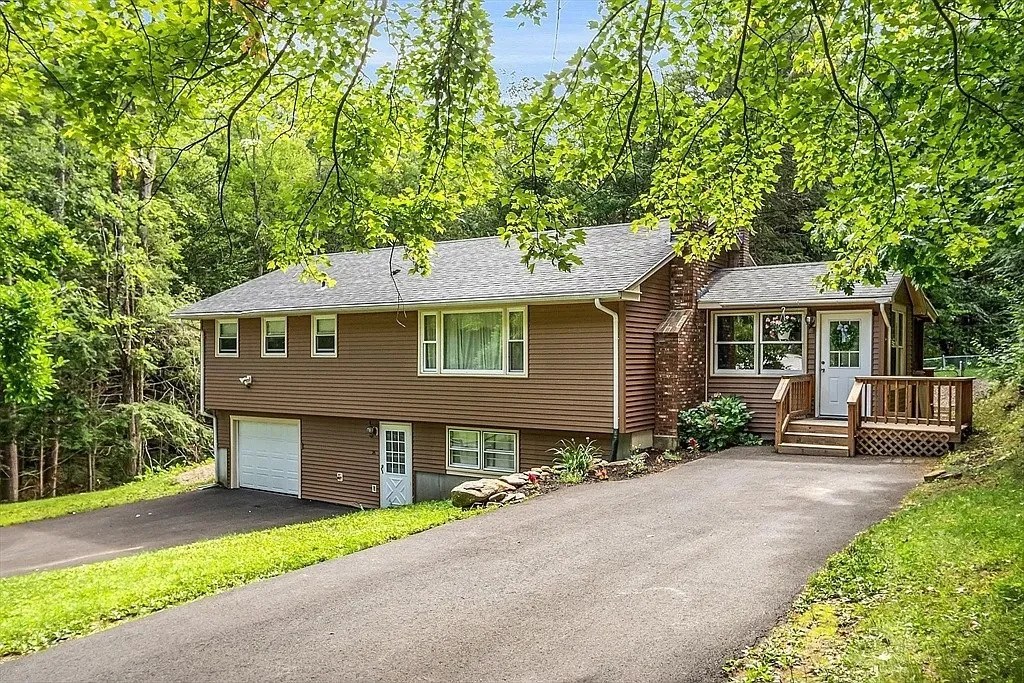 26 Hillcrest Ave: Charming Retreat Breaks Neighborhood Sales Record