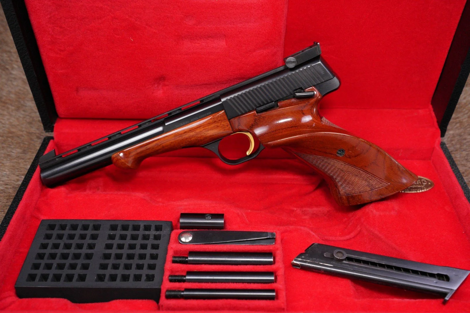 02 Browning FN Medalist 22 LR 6.75%22 Semi-Auto Target Pistol & Weights 1968 C&R.JPG