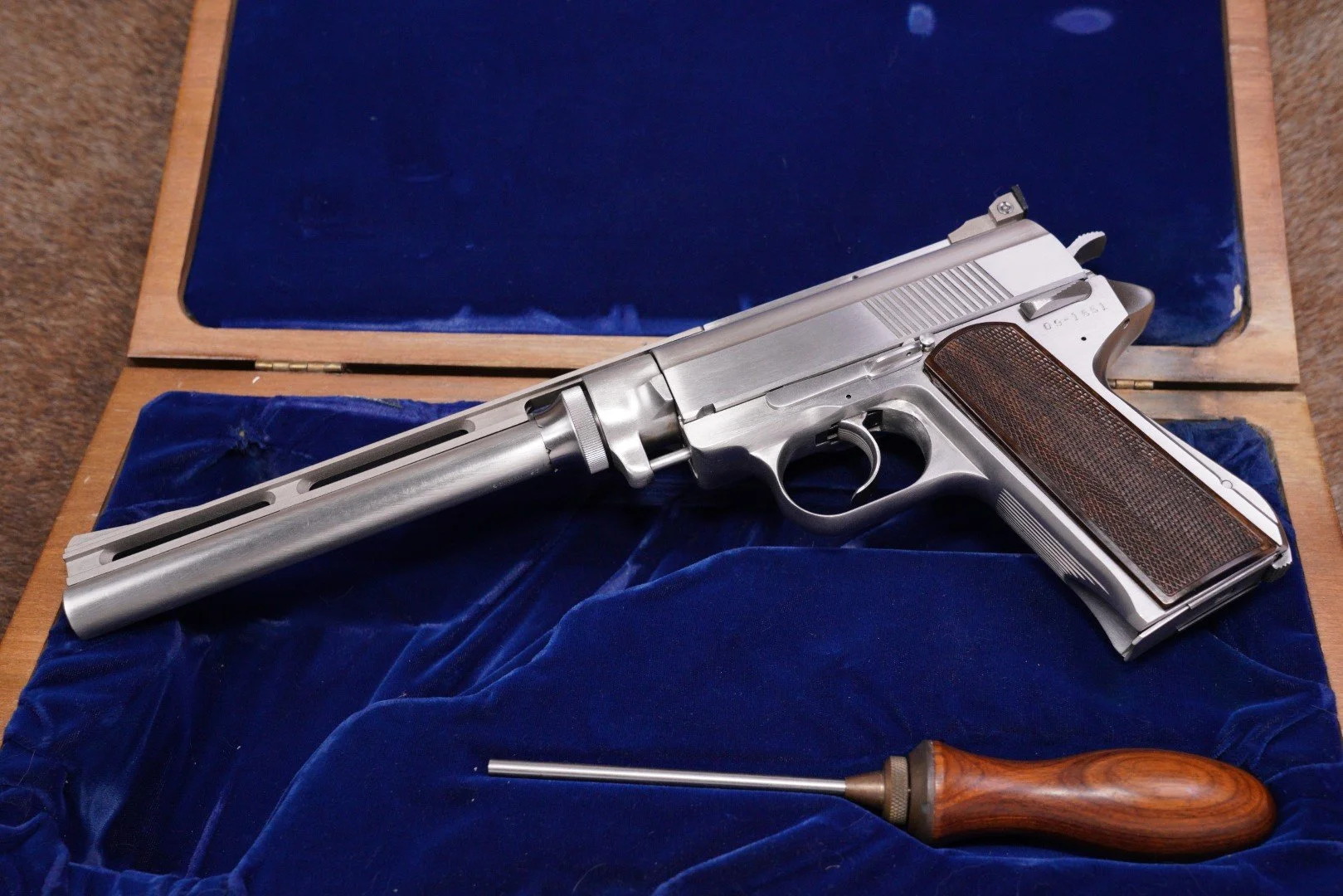 02 Wildey Survivor .45 Win Mag 10%22 One of 633 09 Prefix.JPG