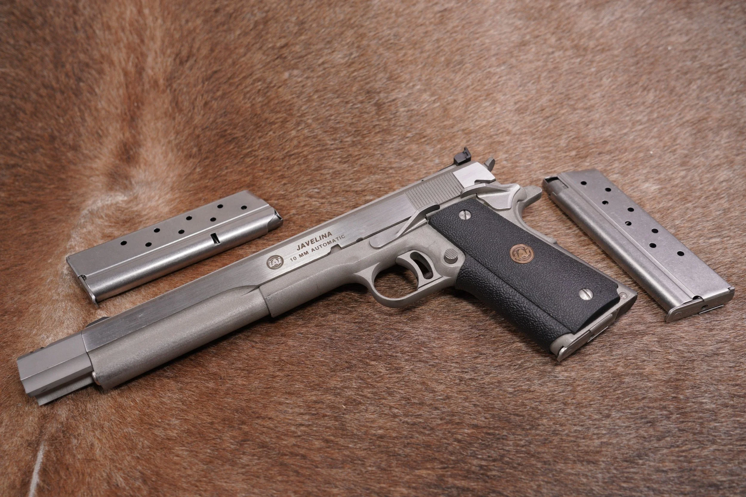 02 IAI Irwindale Arms Inc Javelina Hunting Model 10mm 7%22 Longslide 1911.JPG