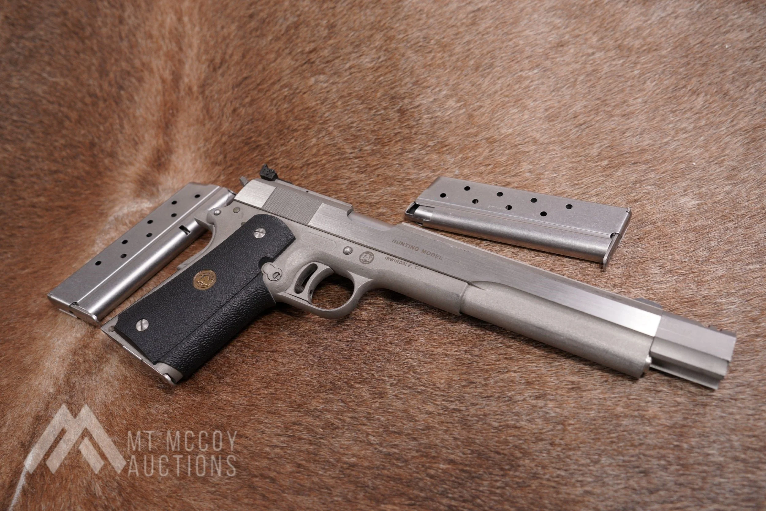 01 IAI Irwindale Arms Inc Javelina Hunting Model 10mm 7%22 Longslide 1911.JPG