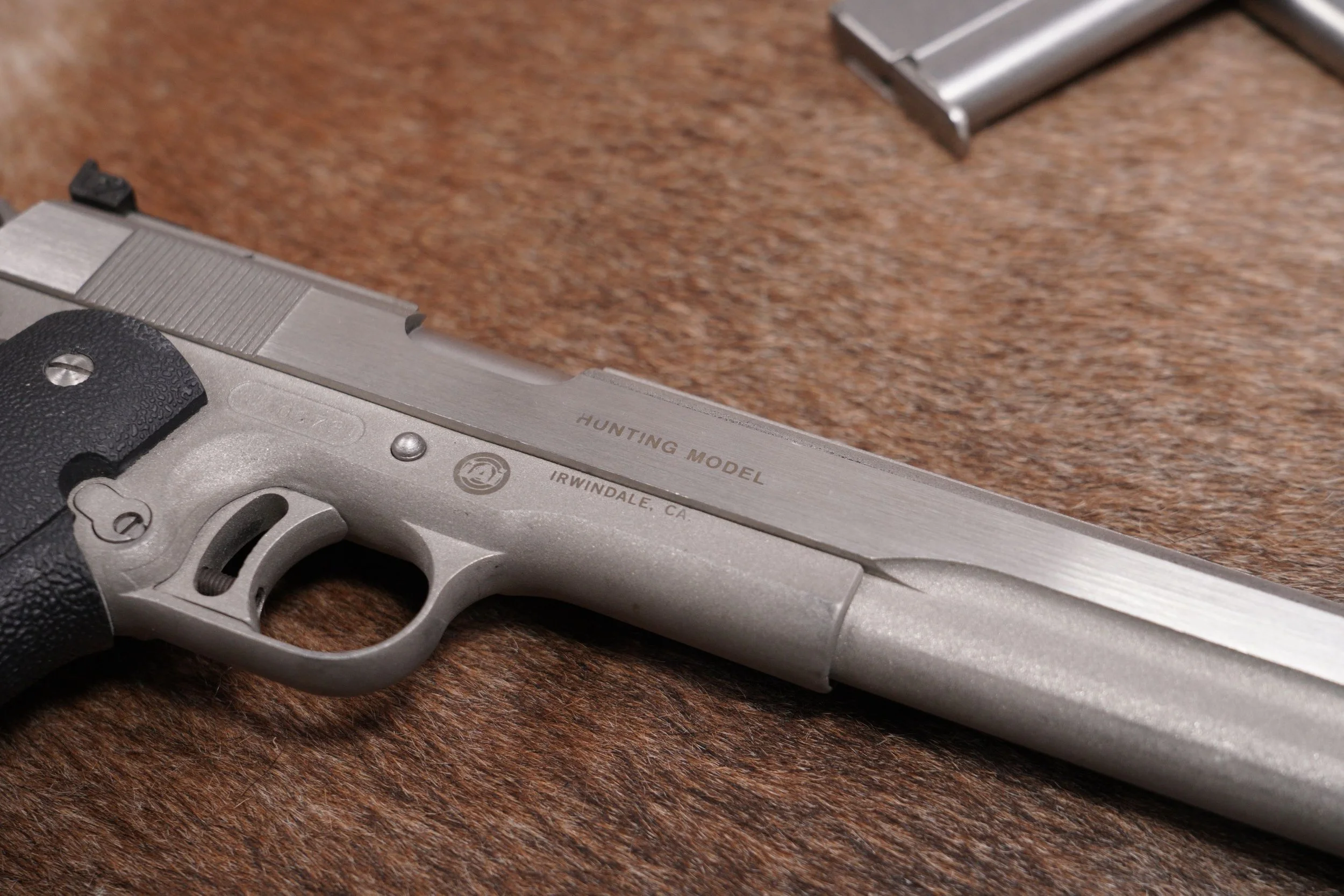 03 IAI Irwindale Arms Inc Javelina Hunting Model 10mm 7%22 Longslide 1911.JPG