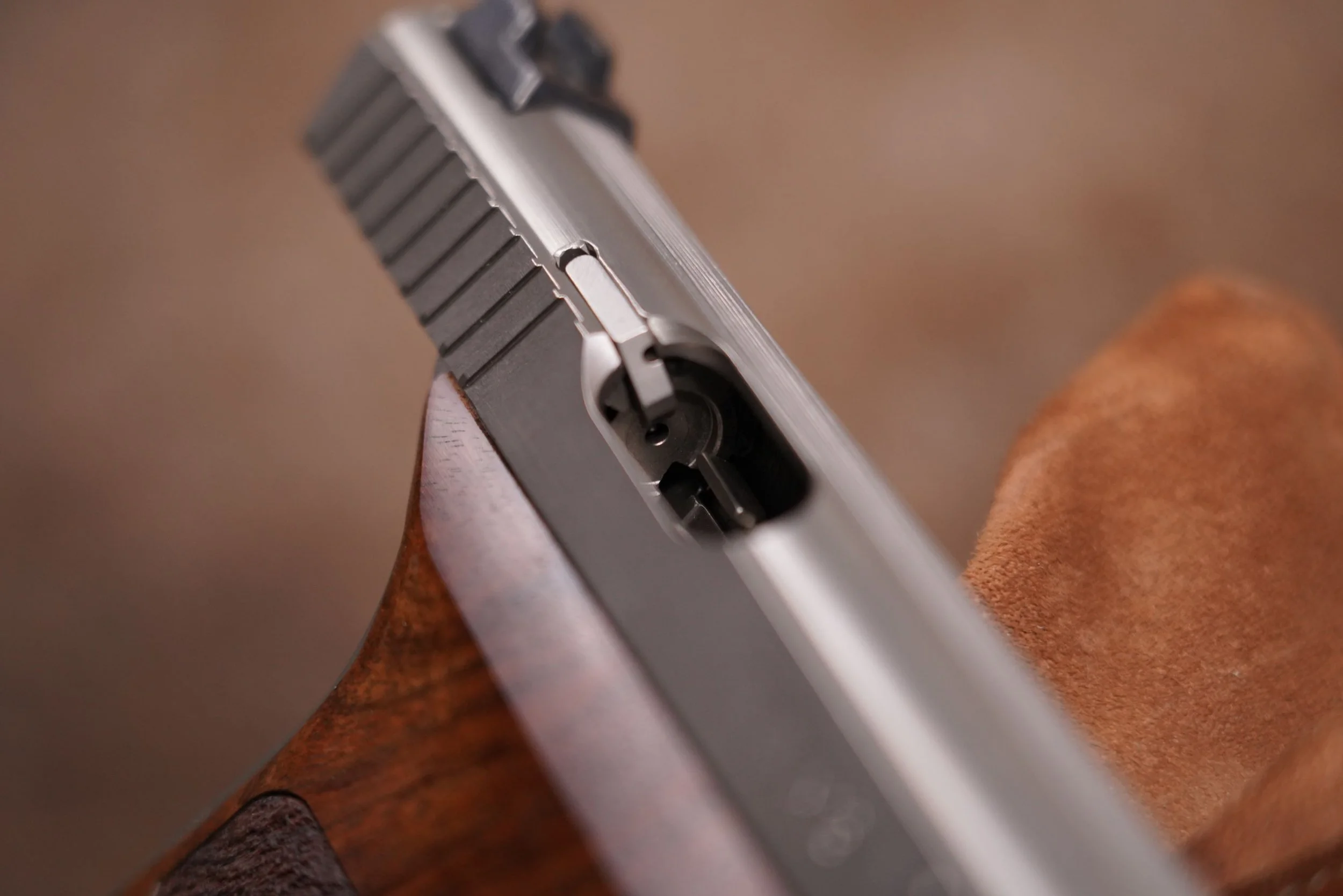 09 Heckler & Koch H&K P7M13 P7-M13 9mm 4%22 Nickel Squeeze Cocker Pistol, 1990.JPG
