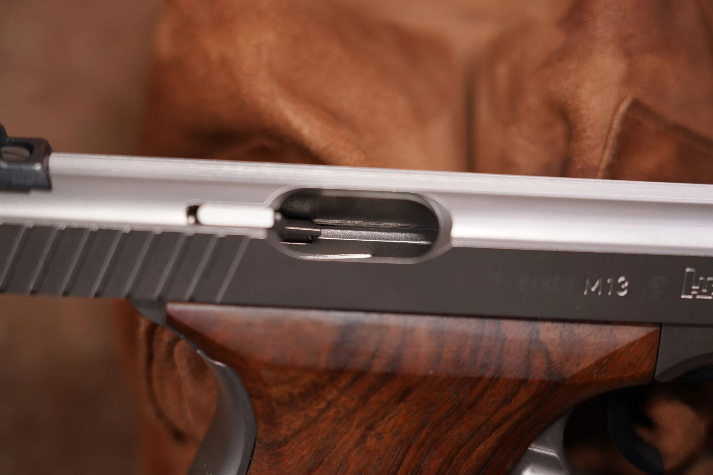10 Heckler & Koch H&K P7M13 P7-M13 9mm 4%22 Nickel Squeeze Cocker Pistol, 1990.JPG