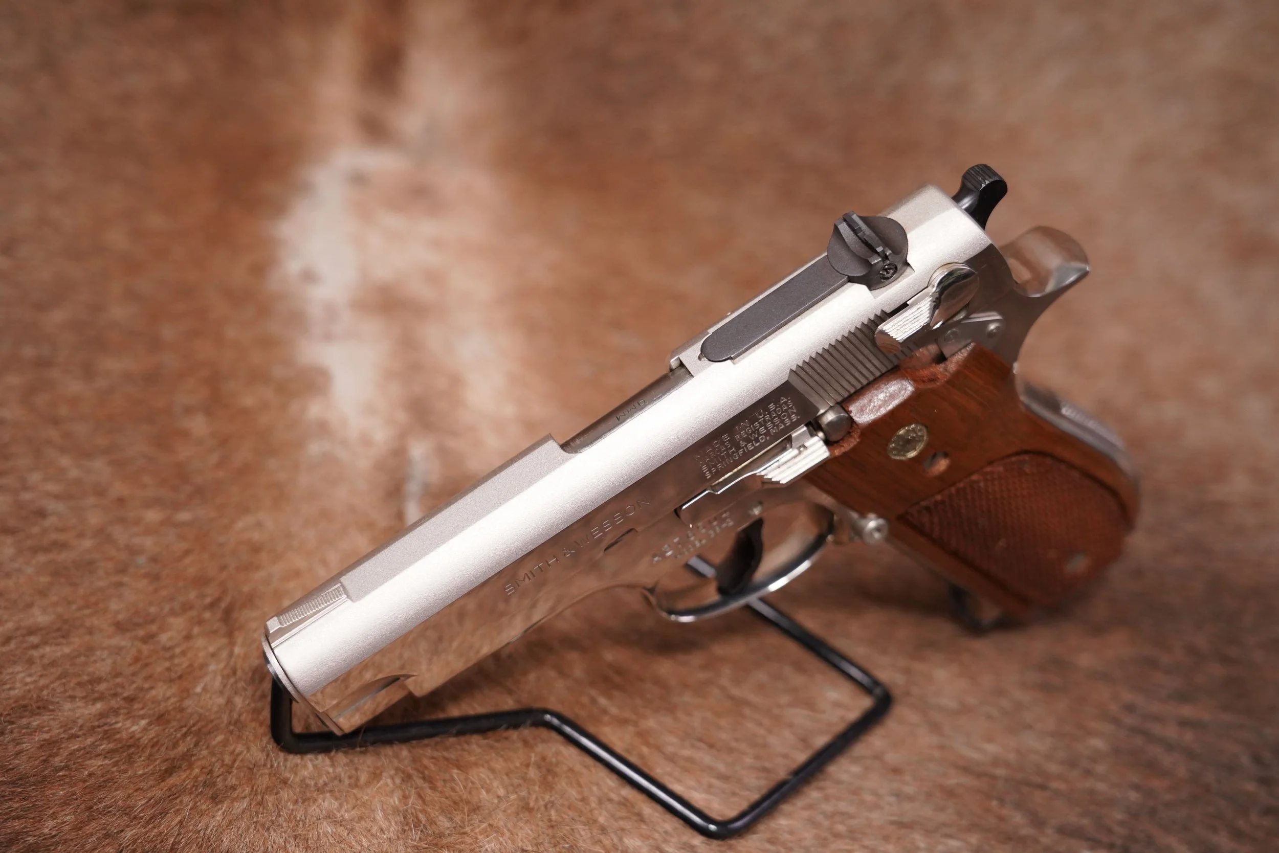 07 Smith & Wesson S&W 39-2 9mm 4%22 Nickel Double Action Semi-Automatic Pistol.JPG