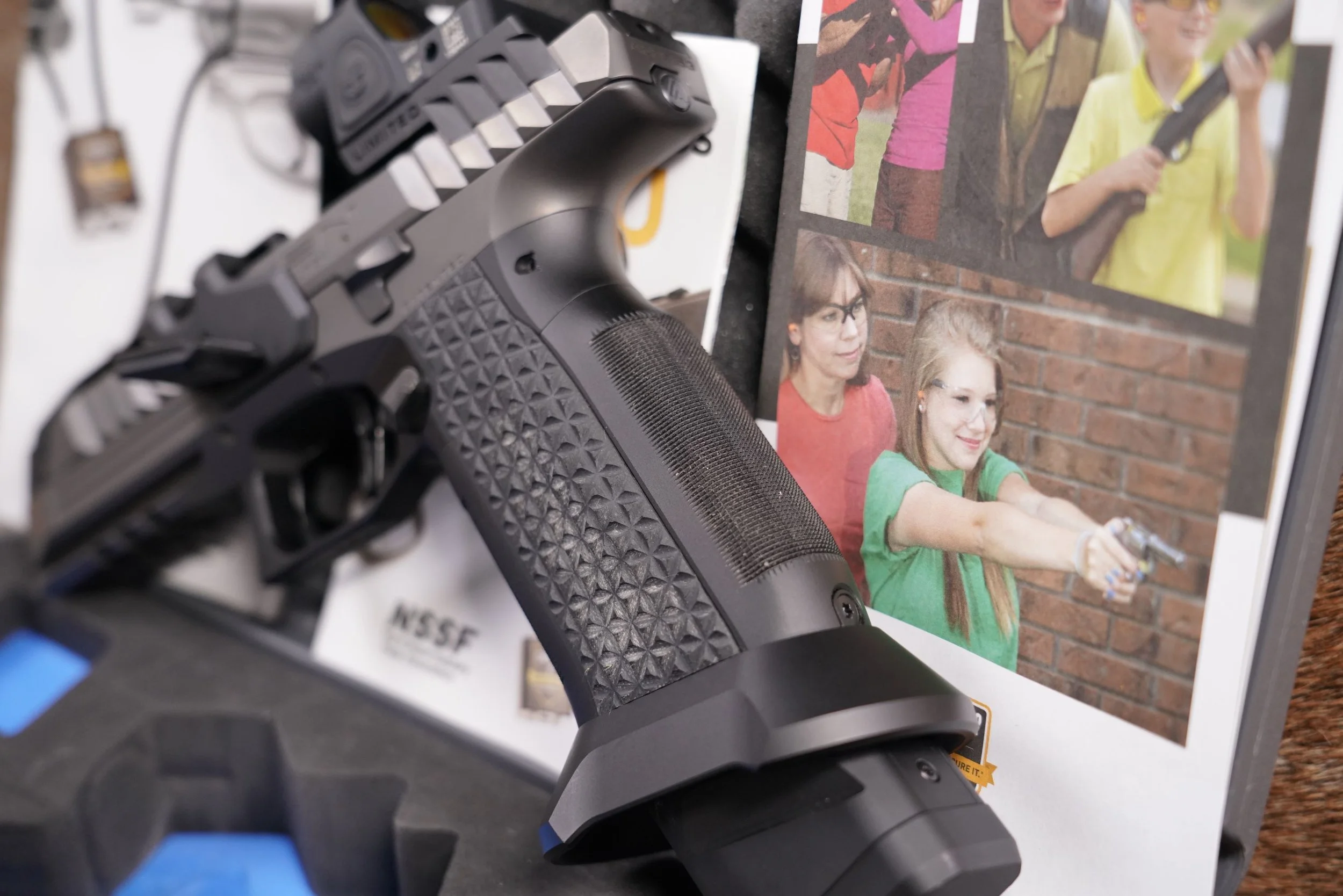 09 Laugo Arms Alien Creator 9mm 4.8%22 Single Action Semi-Auto.JPG