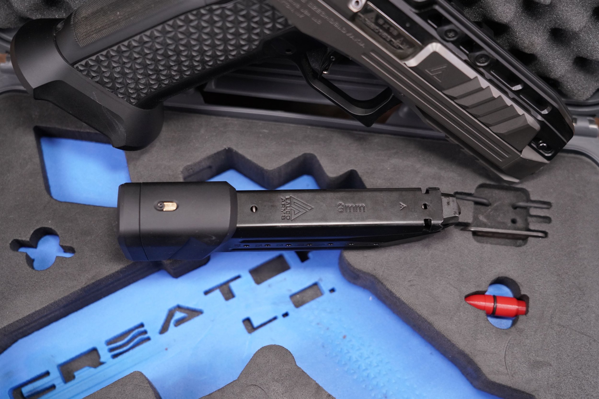 32 Laugo Arms Alien Creator 9mm 4.8%22 Single Action Semi-Auto.JPG