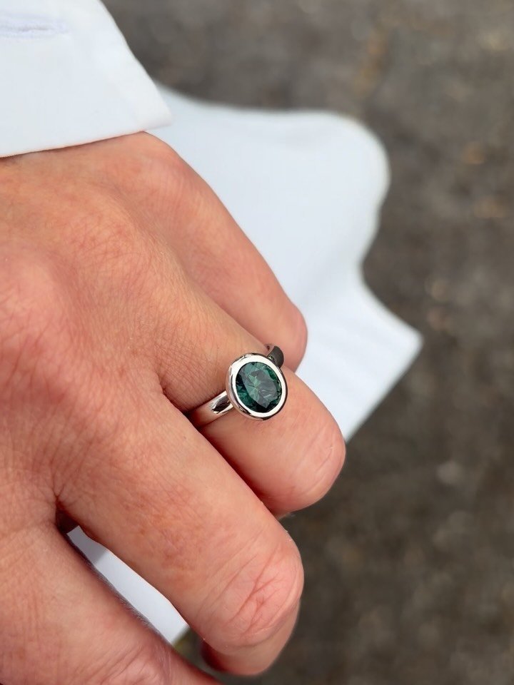 Aus Sapphire for Sophie. A dream ring for the happiest 30th birthday girl. 🤍