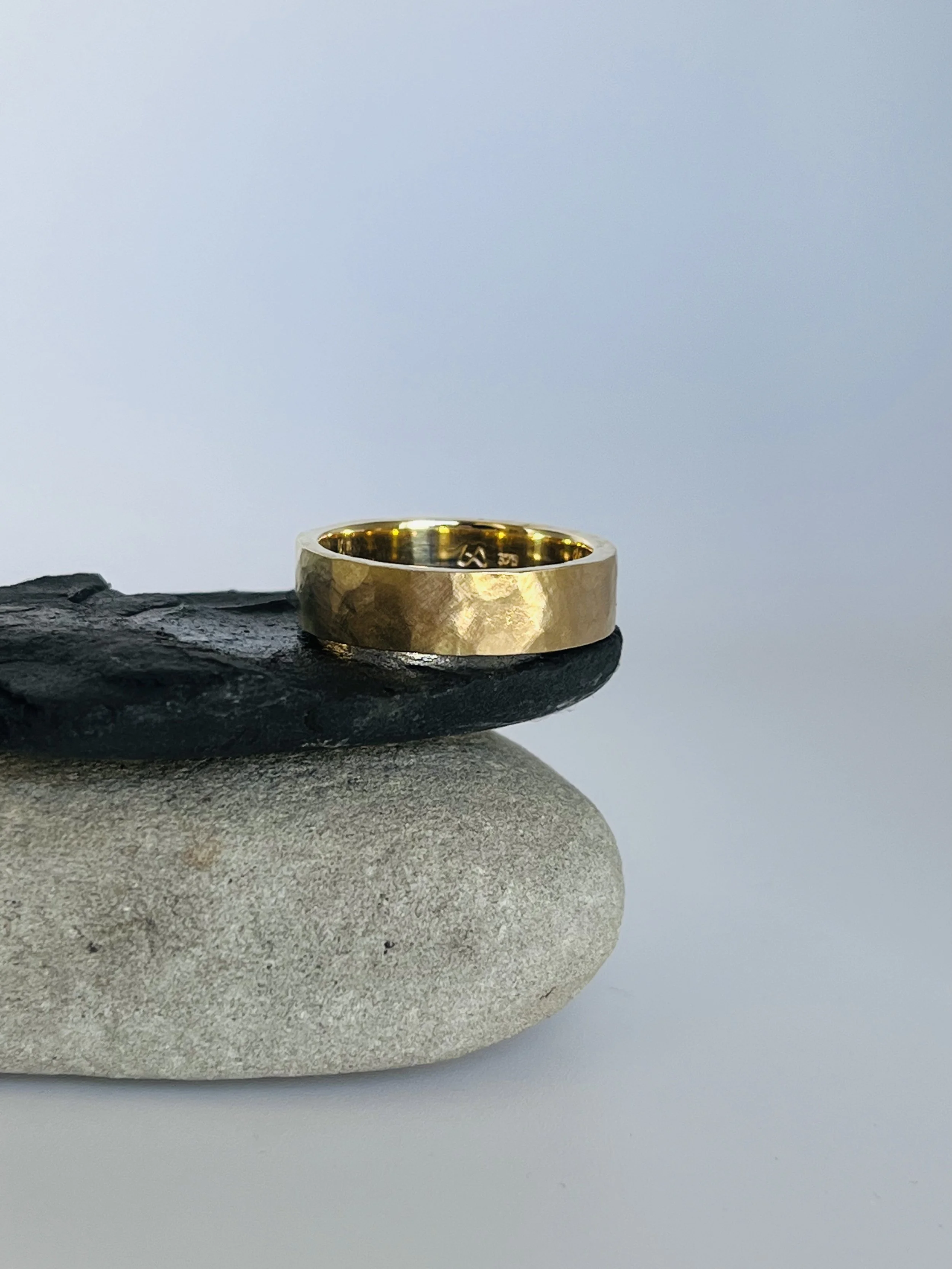Aurum 9ct yg band.jpg