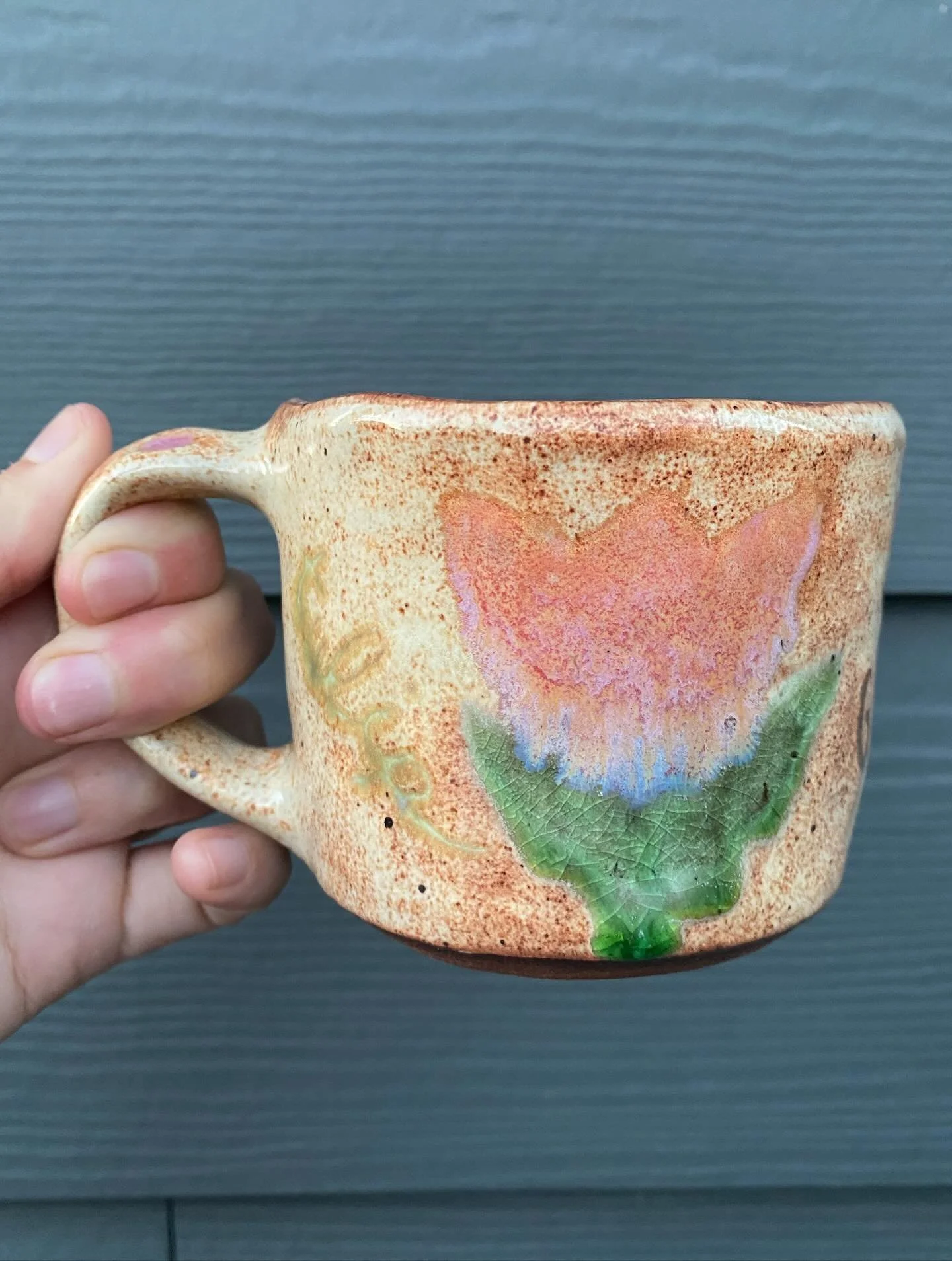 New mug‼️🌷 This one was fun to glaze. Not much pre-planning. &ldquo;Eternal garden&rdquo; ?!? Idk. Flowers don&rsquo;t die when they&rsquo;re on mugs I guess

Also LOVE how my homemade liner (interior) glaze looks here! I wanted to find a durable br