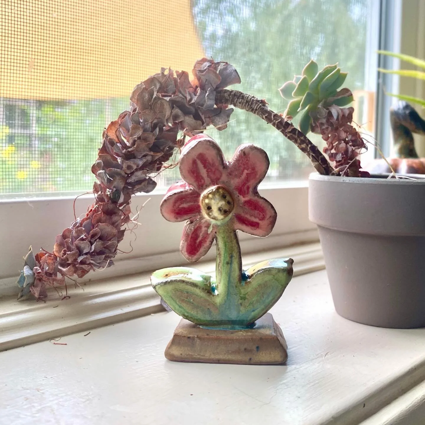 Sold out of all these flower figurines this year! Super excited to make some more in 2026 🌸🌻🌺🌼🌷