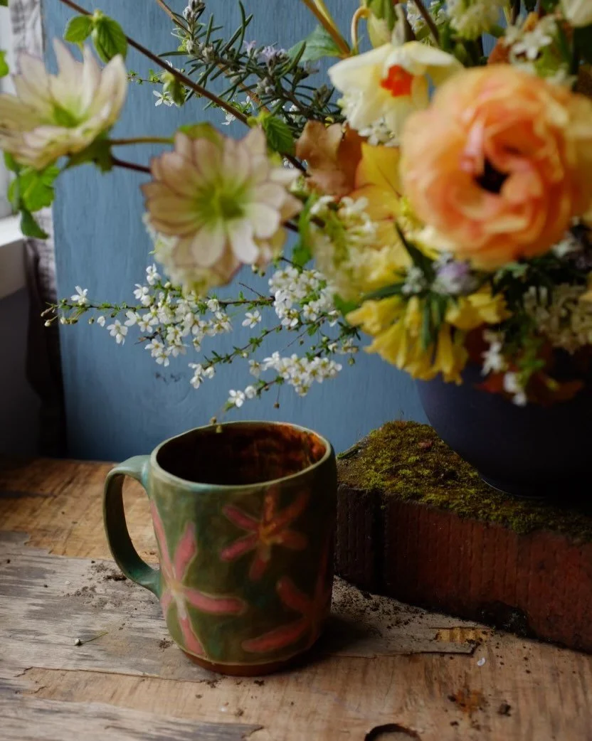 @kiddfloral was drinking green tea from a mug i made as she took these stunning photos of her incredible florals. Honored my mug made it into the shoot!