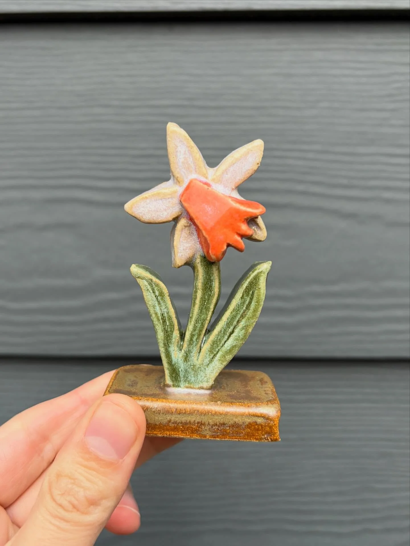 I love all the varities of daffodils. Next year I hope to make even more!