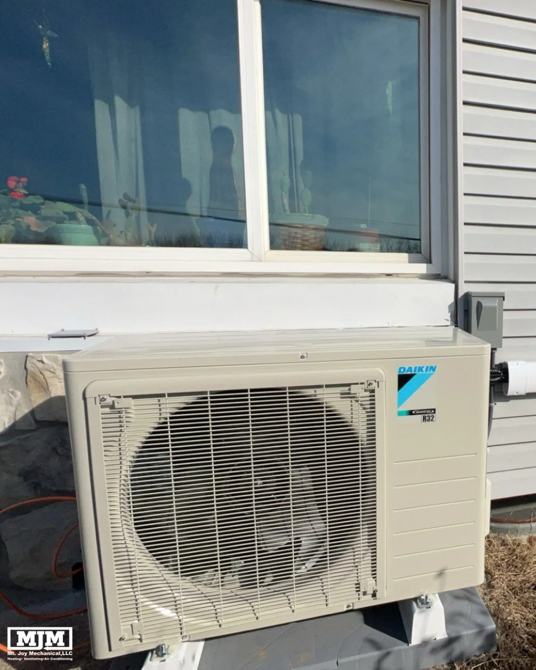 Thinking about upgrading your home comfort? A mini split system might be exactly what you need.

✅ Perfect for rooms that never stay cool (or warm)
✅ No ductwork? No problem. They are ideal for older homes, additions, garages, and offices
✅ Energy-ef