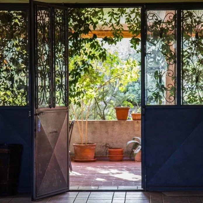 Image of a porch at the Poderi Borselli taken from the La Baldi website