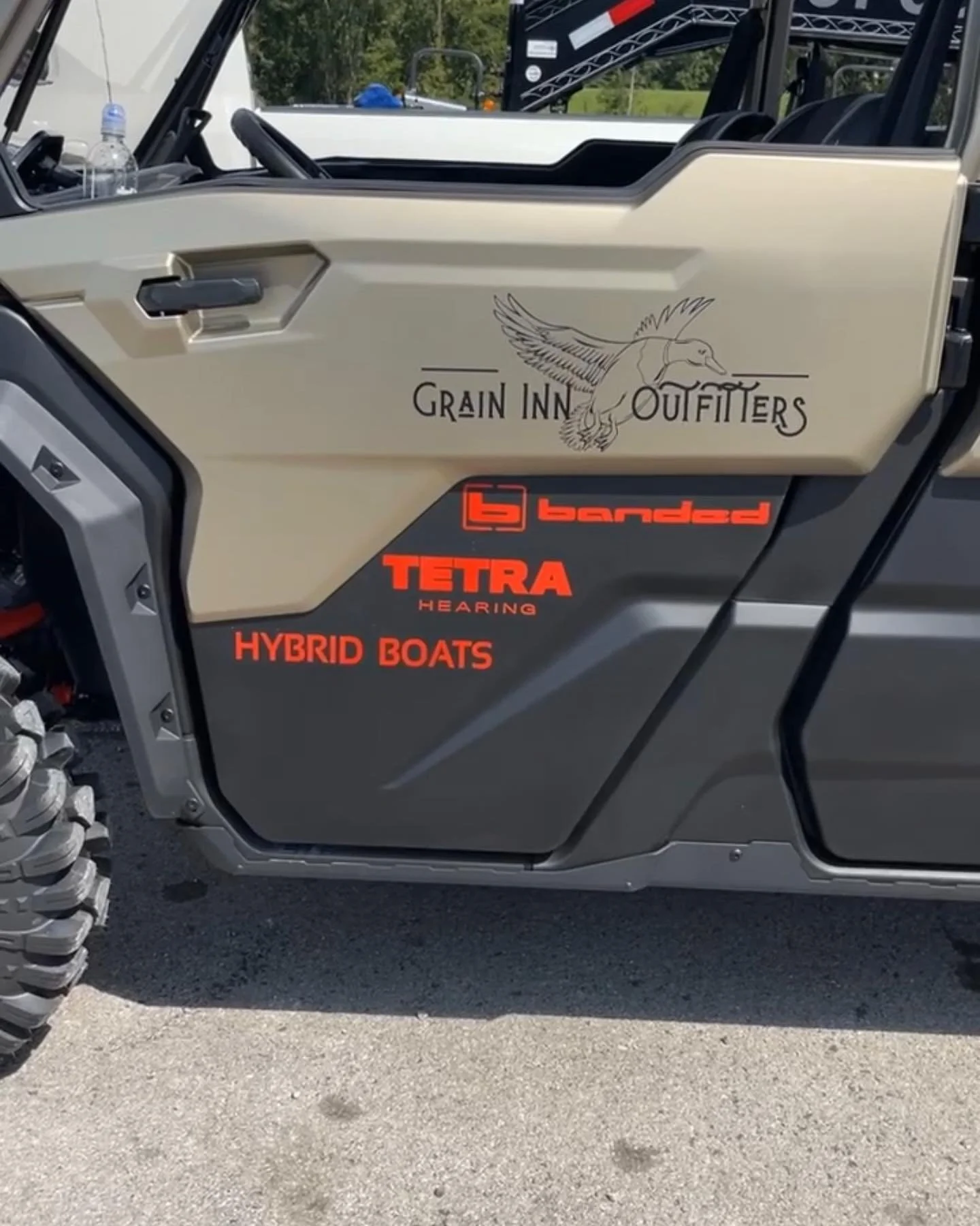 Well today was a unbelievable day for Grain Inn Outfitters. Can&rsquo;t wait to put these rigs to work. Feeling unbelievably blessed thanks to everyone that made this happen.  @jesse_lafollett @hybridboatco @battlecreekpowersports @tetrahearing @band