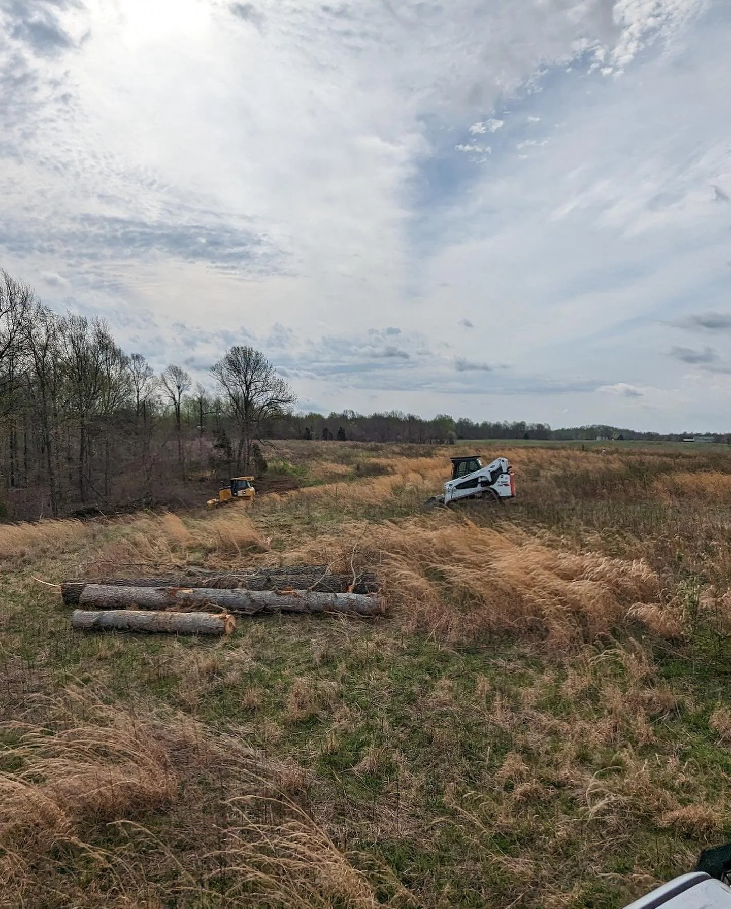 One acre fishing/ goose pond is almost completed. Long couple of days at the Ky farm. Just in time to get back for Easter.  @duckcampco @tetrahearing @southernhondapowersports @hybridboatco @thequackshackpodcast @sproutoutdoors @southernprokennel #cu