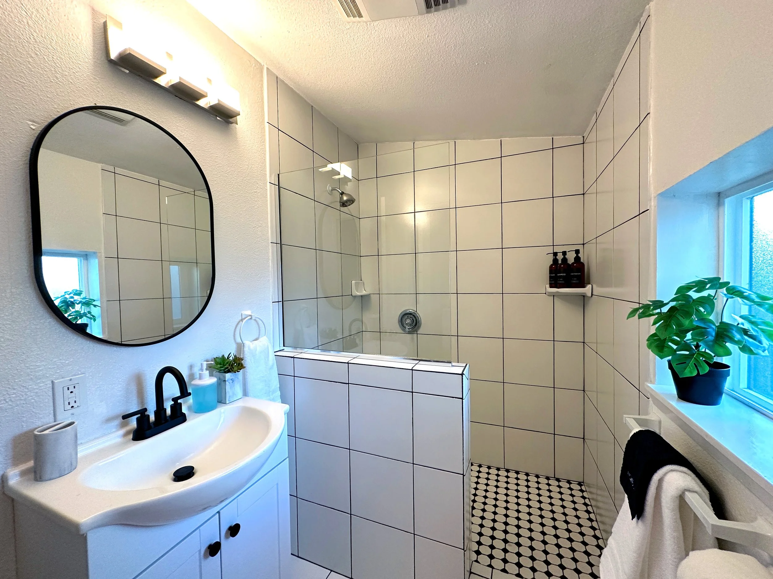 bathroom 1.jpg