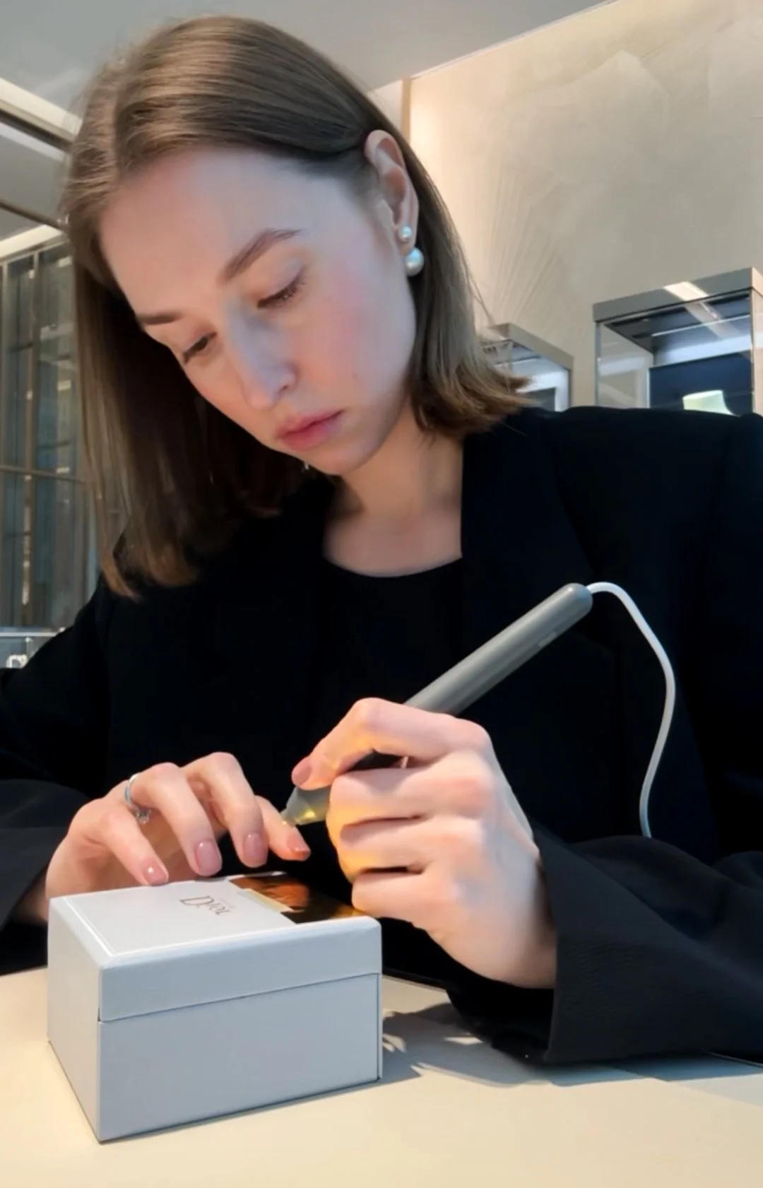 Valeria Danilova using a hot foiling tool for live event personalization