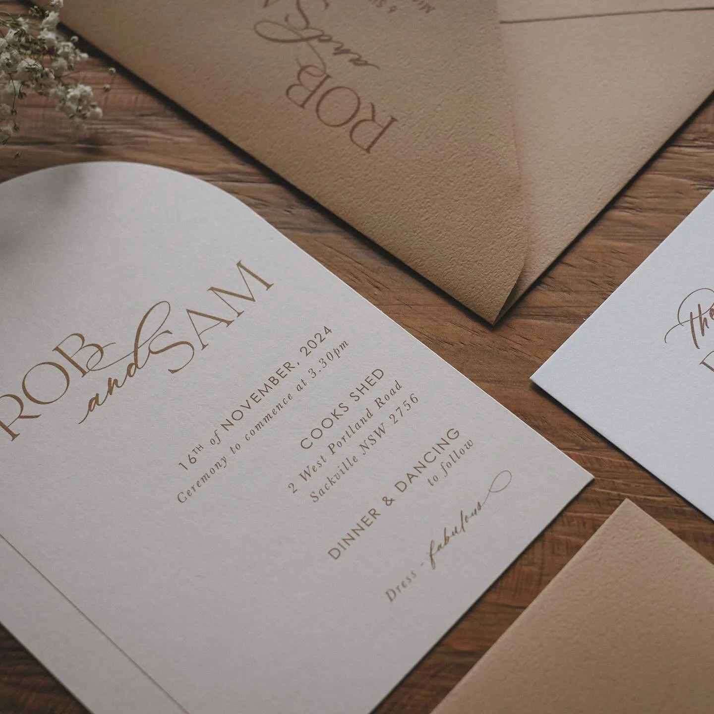 This perfect little cinnamon suite for what just might be the most exciting wedding in my diary 🫶 Not to mention because I get to stand by my girls side as she marries her soul mate in front of their baby girl 🌼 Arch cuts still looking as pretty as