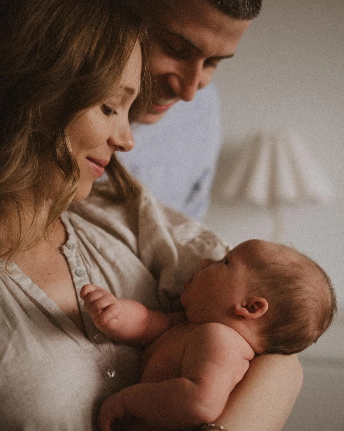 Not me obsessing over newborn feet 🥰😍 This shoot was beyond special to me, my best friend and I get to raise babies together, that&rsquo;s what it is about, right ✨🥹📷