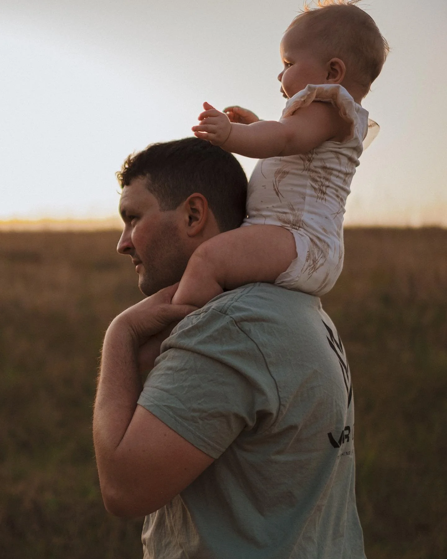 Grateful to have captured these beautiful moments with my best friends and their little family 🥰 Thank you for trusting me to capture these special memories! 💫 Watch this space 📷