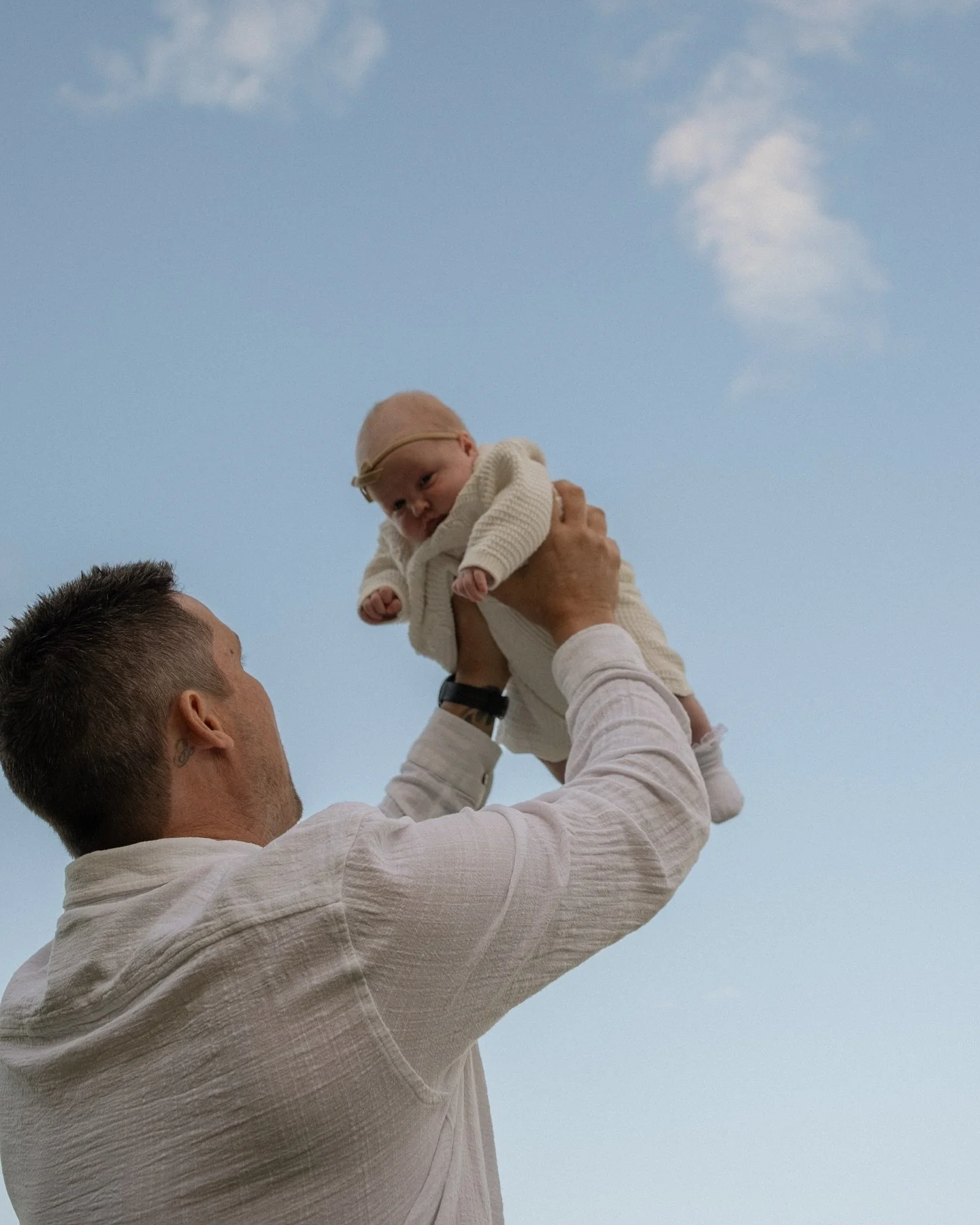 AUGUST 💫 Final drop of this fun family winter session. Balancing this passion with motherhood is absolute goals, only in my wildest dreams did it come true. Pursuing this dream that I have worked towards has been so fulfilling and one of my best dec