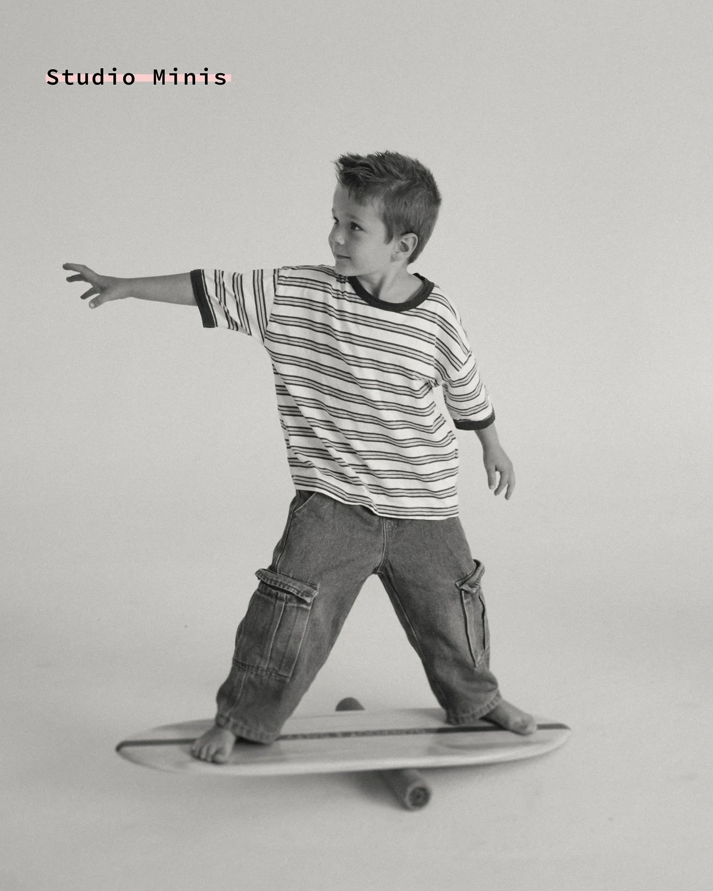 Christmas Studio Minis ✨📷

My vision for this year&rsquo;s minis was to create a session that felt timeless and full of connection, just your crew and the love that makes this season yours. Something you&rsquo;d be proud to hang on your walls all ye