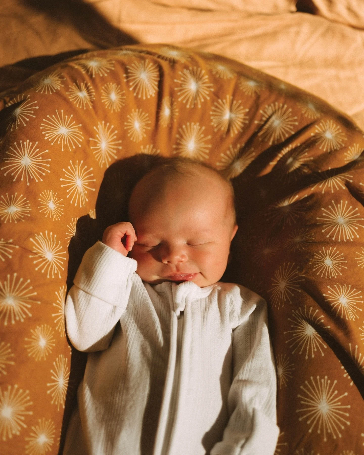 Riley 🧡

Newborn moments, captured gently in my home studio ✨ I&rsquo;m now opening my space for intimate newborn sessions - so you don&rsquo;t have too. A calm, slow space to treasure the soft light on every tiny detail, where I&rsquo;ll hold space