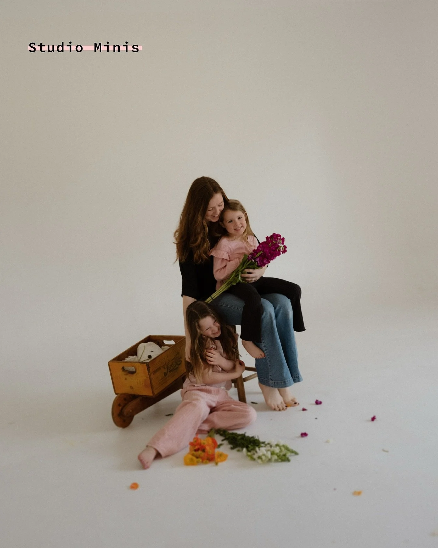 Christmas Studio Minis are here ✨🌲 🌼

These Christmas Minis are designed to be short, sweet &amp; timeless - for families who want to capture the season as it is. Photographs that can be displayed all year round, capturing the laughs, the cuddles, 