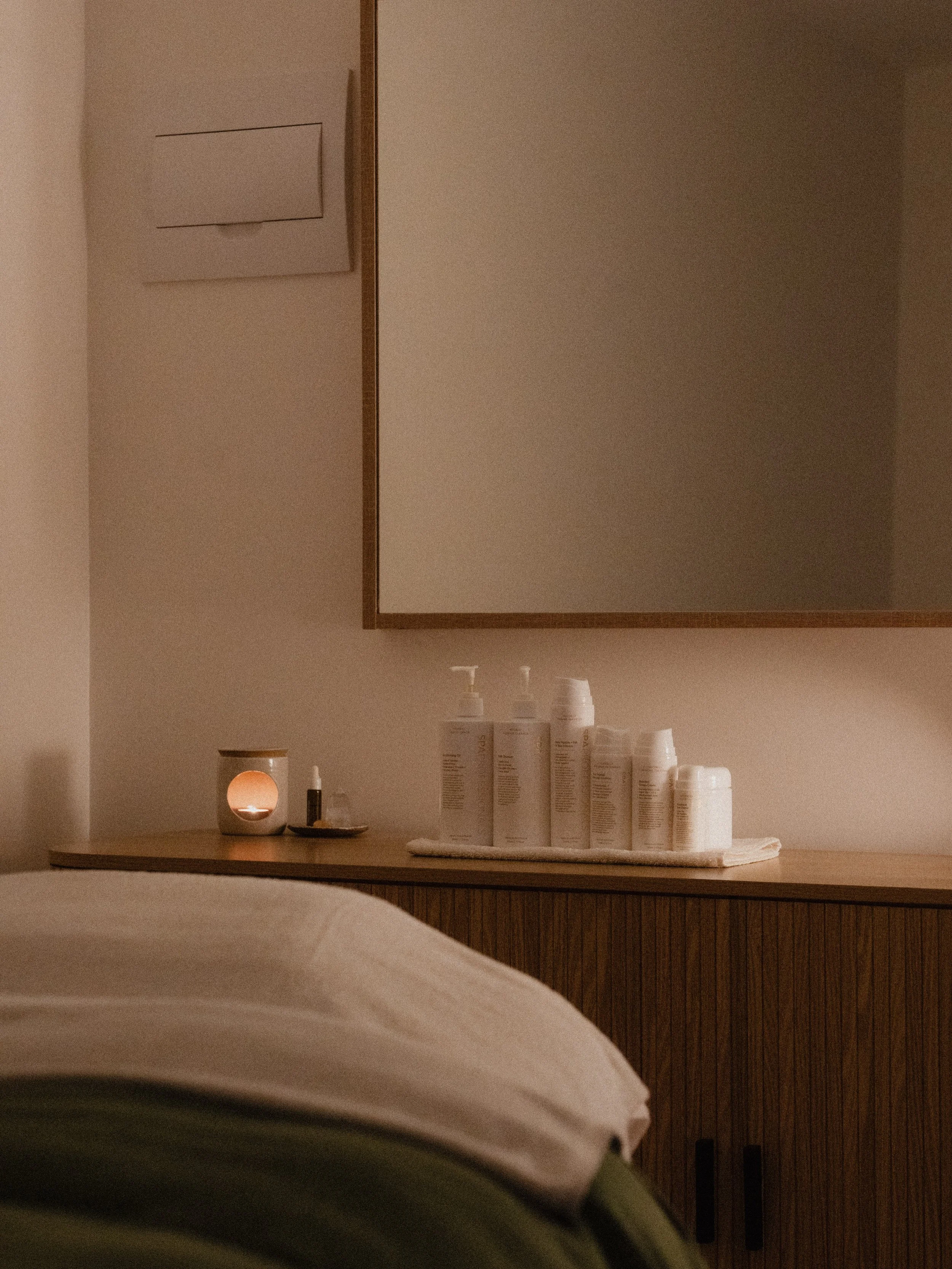 Take it slow with our thoughtfully created therapeutic treatments. Delivering unique and indulgent sensory experiences where you can breathe out tension and restore your soul.