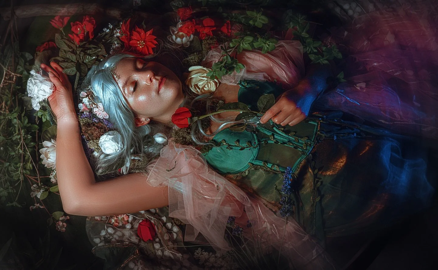 „Formed by earth & fueled with life, awaken my child, awaken and see the world, form it with your hands and explore whats waiting out there to be explored“
Model @maroca_cosplay 
📸, Set, Costume & Character by @wyldheart.studio