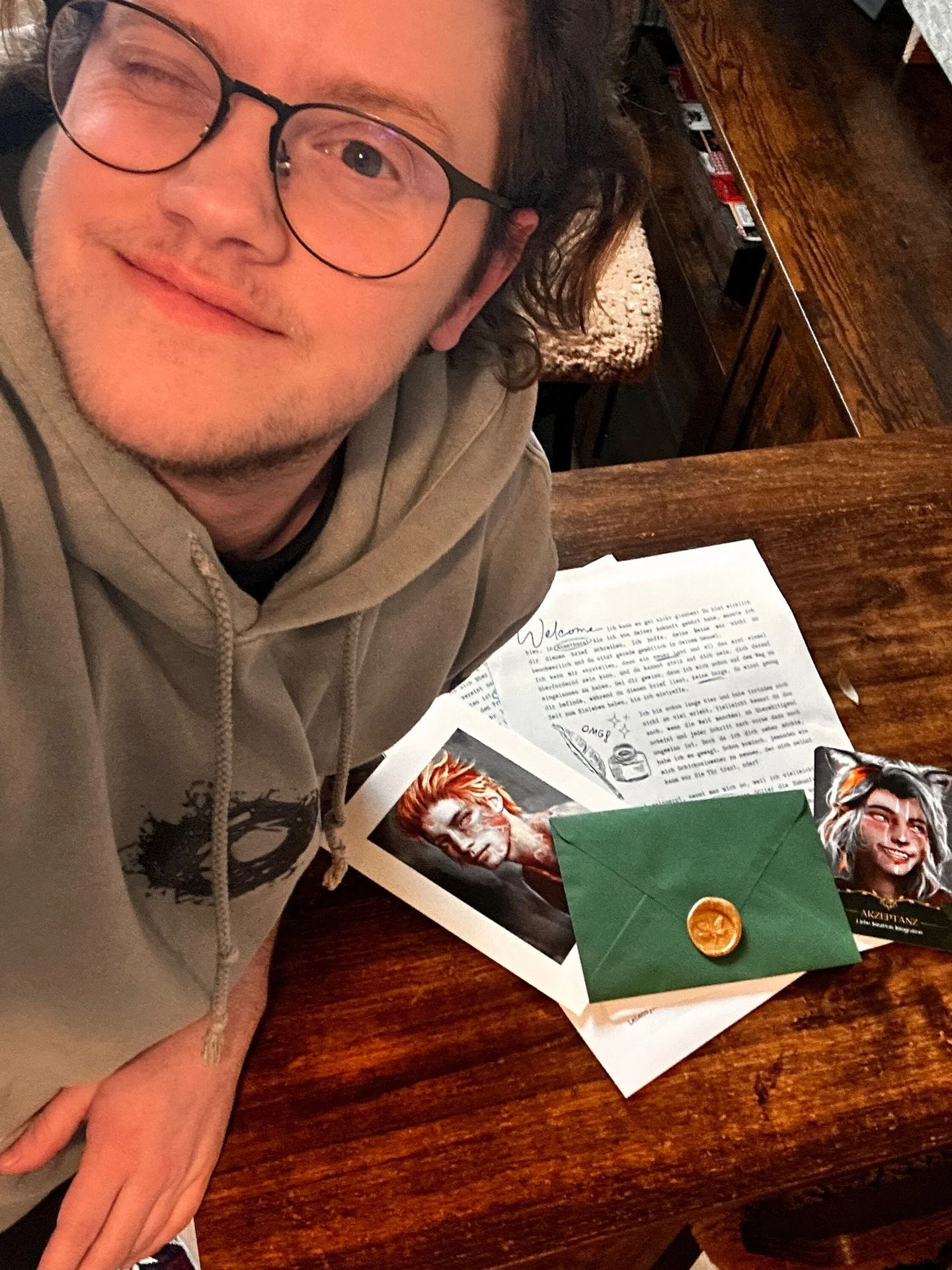 Storytime: To be very honest i am probably one of the best in self-sabotaging myself from actually writing my books. But HEY i discovered working on those small projects like my mail club actually helped me develop my worldbuilding even more! I found