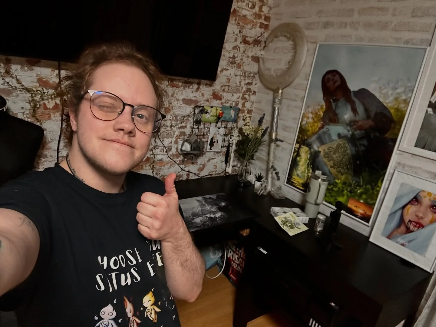 ~ Art Studio Haul ~ Swipe to see before &amp; after 🔥
It was time to finally turn the studio into something i can use for photography with @wyldheart.studio &amp; for my art. 

A place to just dive in, escape, prepare snailmail letters &amp; so much