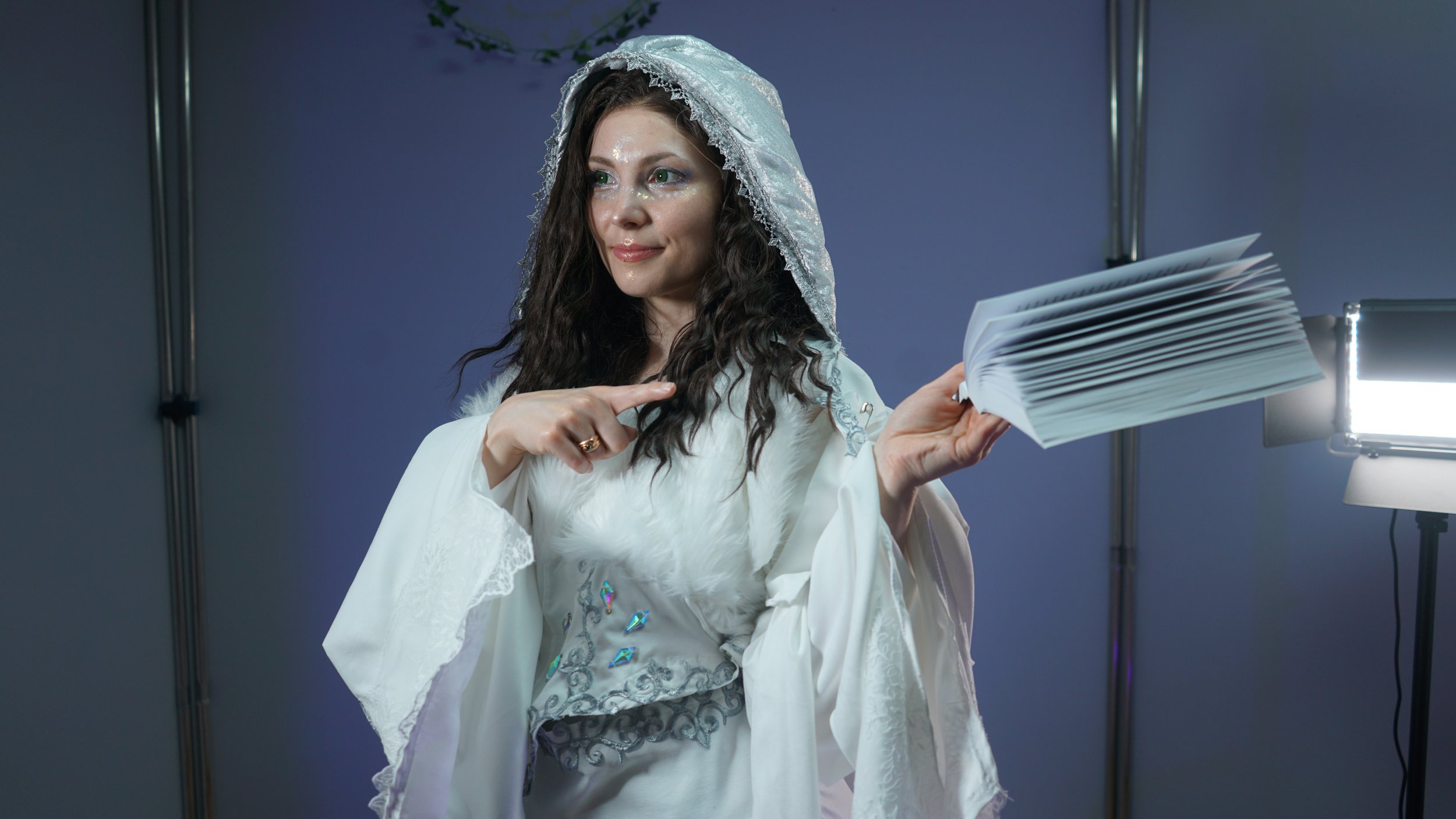 Ich habe 4 Monate lang an einem Character Design gearbeitet und genäht – und es hat mein Schreibstil komplett verändert!