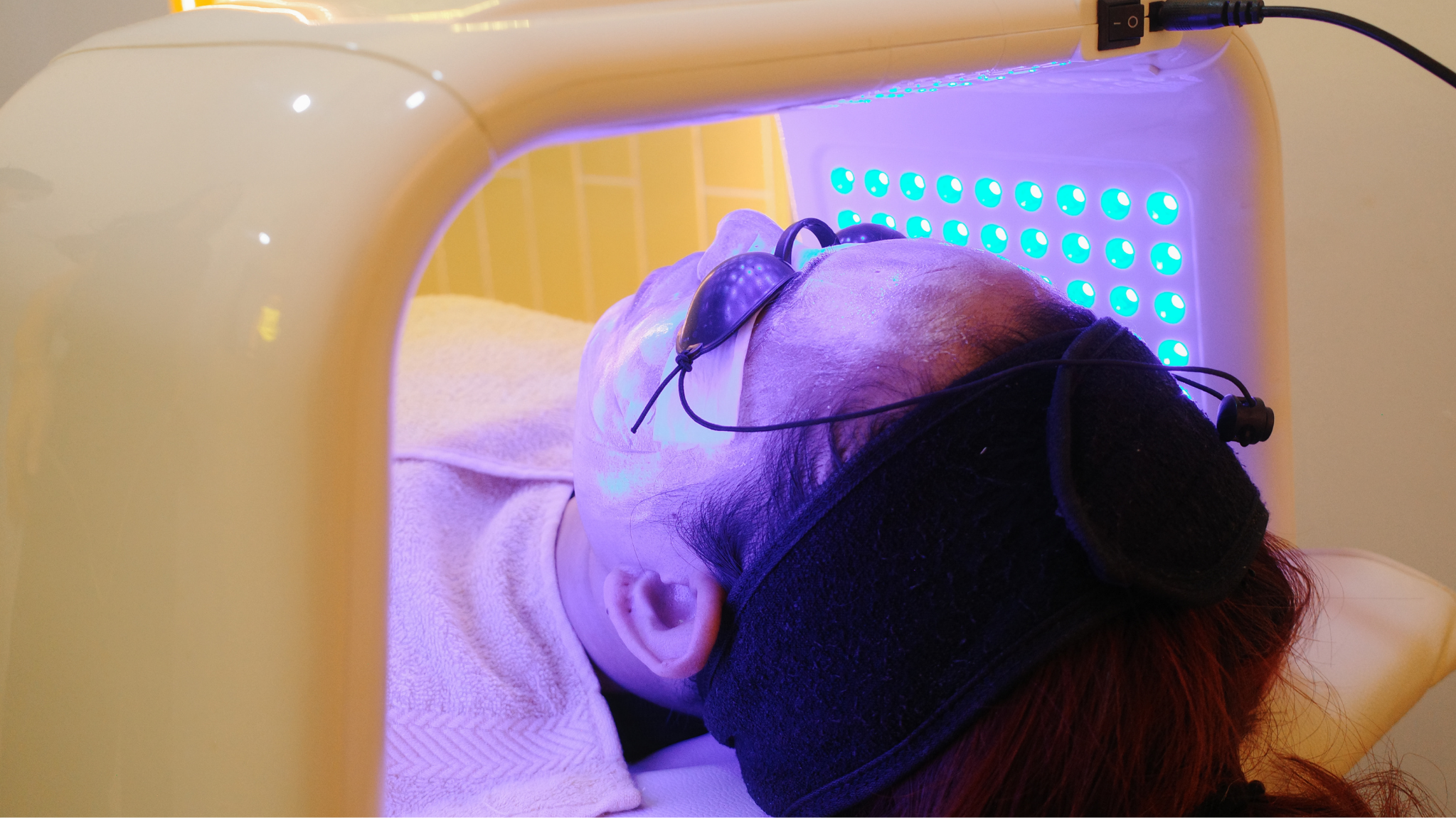 Proses masker dalam treatment Face Liff di Liff Facial Studio