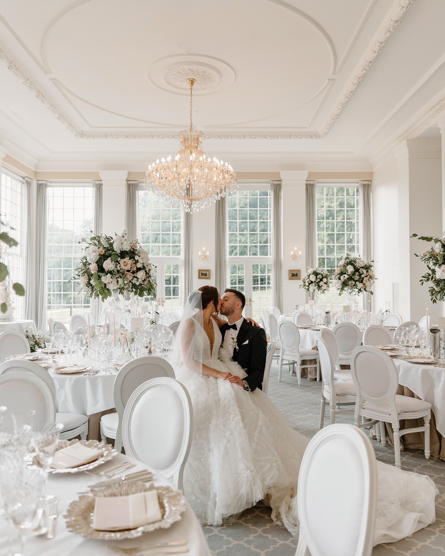 Rushton Hall - Harry &amp; Harriet 

What a beautiful day for these two at this stunning venue! I walked inside and my reaction was an immediate WOW! The light, flowers, the chandeliers&hellip; it was just dreamy. 

Every detail was so beautifully th