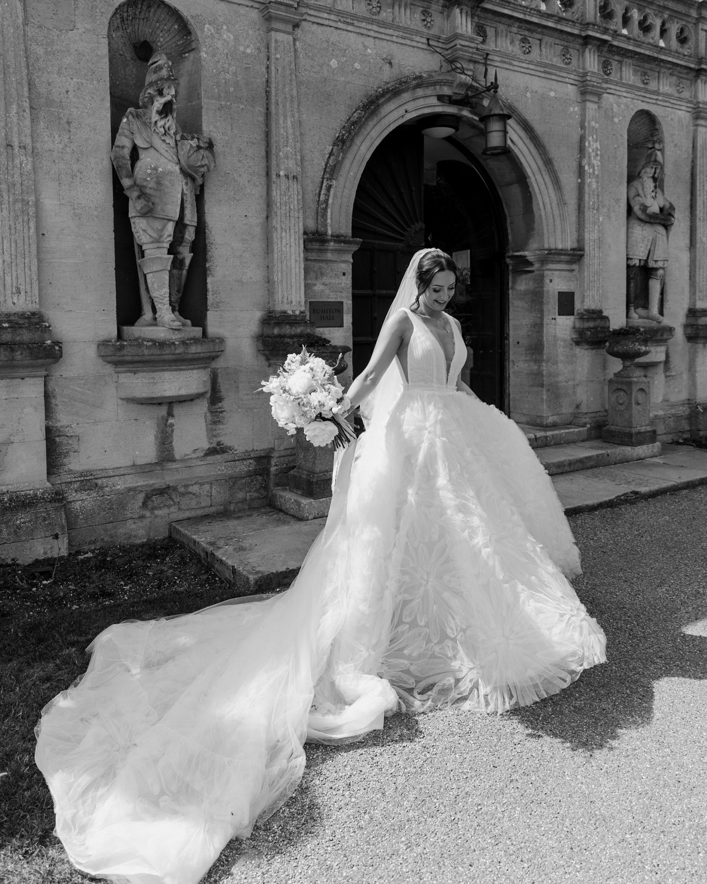 This gorgeous picture deserved a square of its own! 

Venue @rushtonhallhotelandspa 
Venue @rushtonhallhotelandspa @weddingsatrushtonhallhotel 
Planning &amp; coordination @bethanyroseweddings @freyacroisdaleweddings 
Styling @stylish_weddings_uk Cha